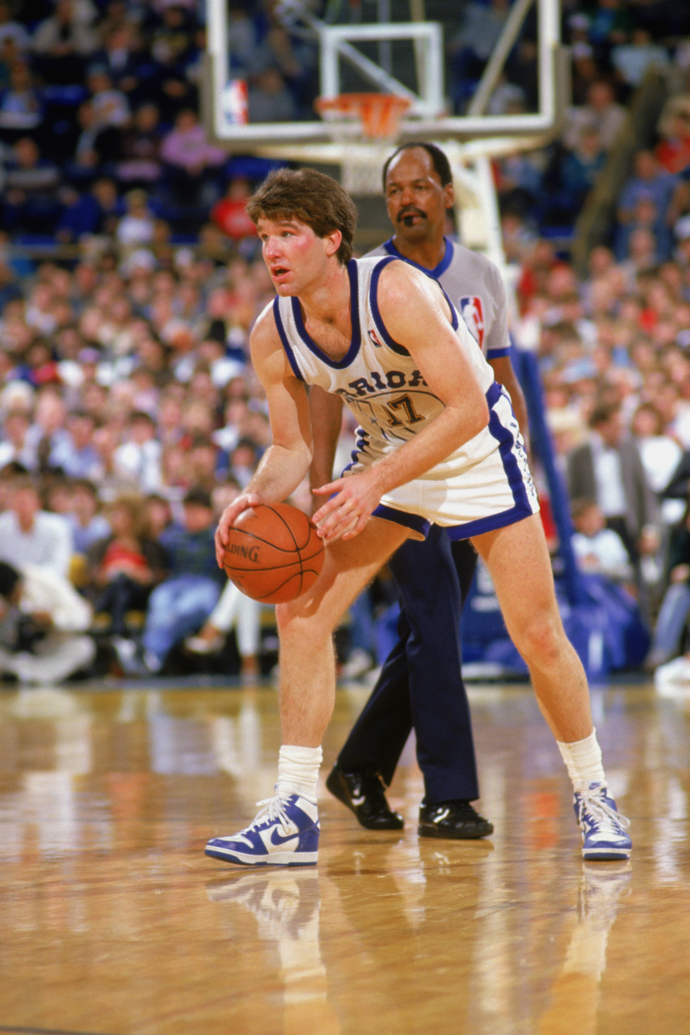 1987:  Chris Mullin #17 of the Golden State Warriors dribbles during an NBA game in the 1987-88 season. NOTE TO USER: User expressly acknowledges and agrees that, by downloading and/or using this Photograph, User is consenting to the terms and conditions
