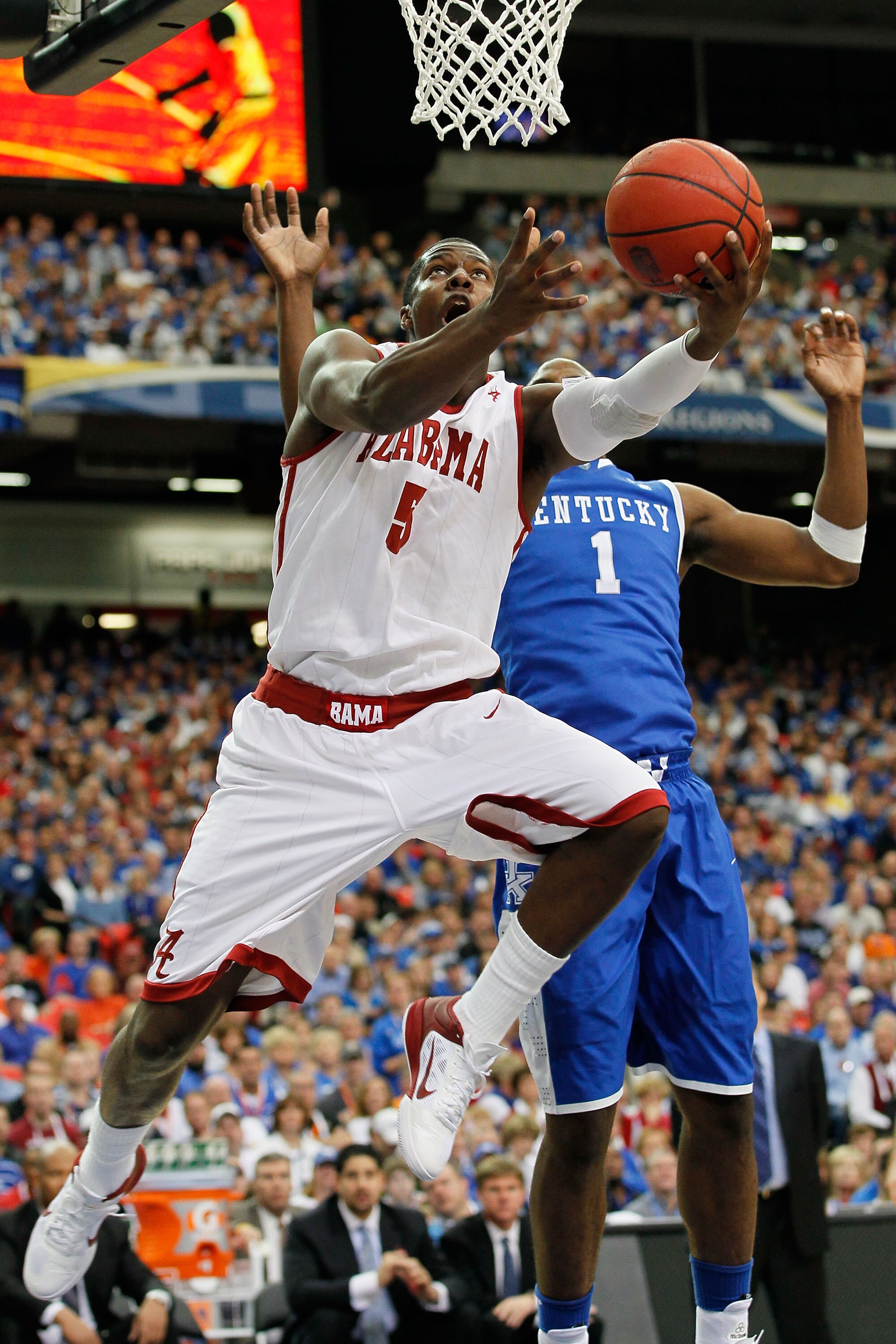 ATLANTA, GA - MARCH 12:  Tony Mitchell #5 of the Alabama Crimson Tide shoots against Darius Miller #1 of the Kentucky Wildcats during the semifinals of the SEC Men's Basketball Tournament at Georgia Dome on March 12, 2011 in Atlanta, Georgia.  (Photo by K