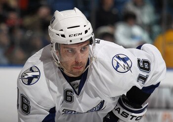UNIONDALE, NY - DECEMBER 22:  Teddy Purcell #16 of the Tampa Bay Lightning skates against the New York Islanders at the Nassau Coliseum on December 22, 2010 in Uniondale, New York.  (Photo by Bruce Bennett/Getty Images)