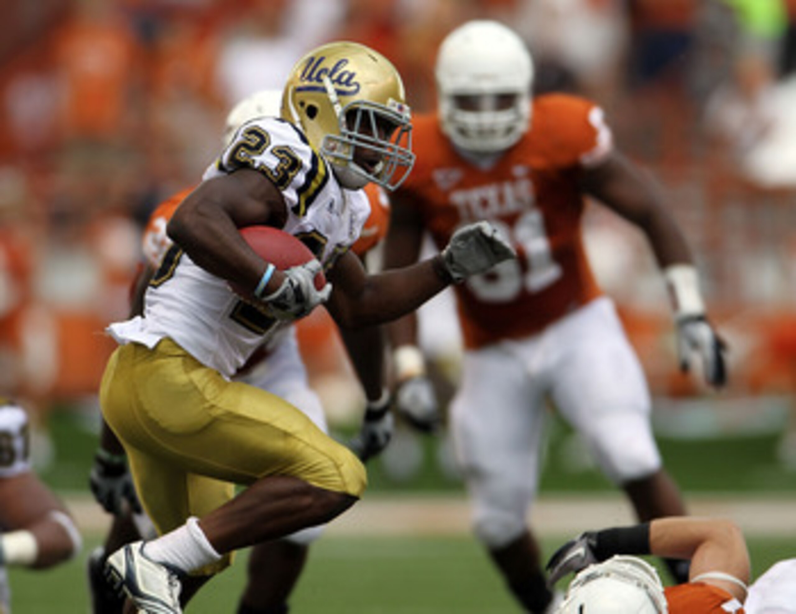 AUSTIN, TX - SEPTEMBER 25:  Tailback Johnathan Franklin #23 of the UCLA Bruins runs the ball against the Texas Longhorns at Darrell K Royal-Texas Memorial Stadium on September 25, 2010 in Austin, Texas.  (Photo by Ronald Martinez/Getty Images)