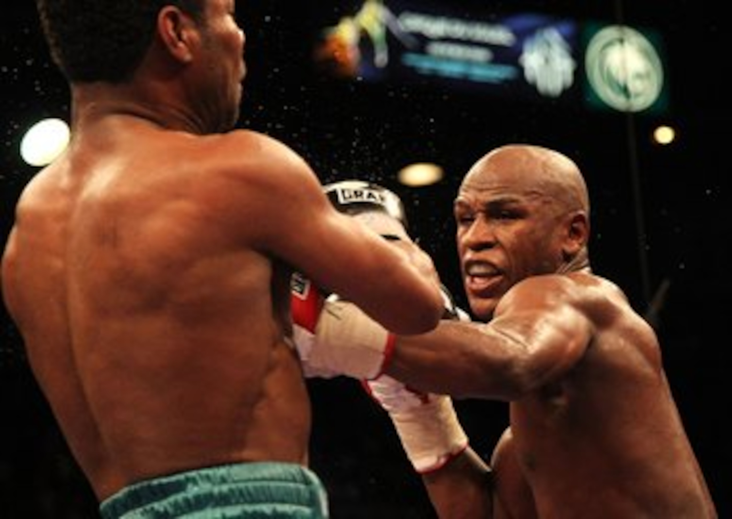 LAS VEGAS - MAY 01:  (R-L) Floyd Mayweather Jr. in action against Shane Mosley during their welterweight fight at the MGM Grand Garden Arena on May 1, 2010 in Las Vegas, Nevada. Mayweather Jr. defeated Mosley by unanimous decison.  (Photo by Jed Jacobsohn