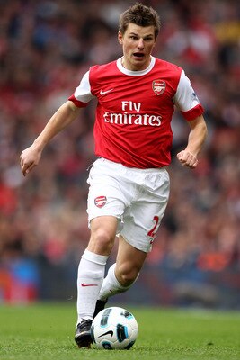 LONDON, ENGLAND - APRIL 02:  Andrey Arshavin of Arsenal runs with the ball during the Barclays Premier League match between Arsenal and Blackburn Rovers at the Emirates Stadium on April 2, 2011 in London, England.  (Photo by Julian Finney/Getty Images)