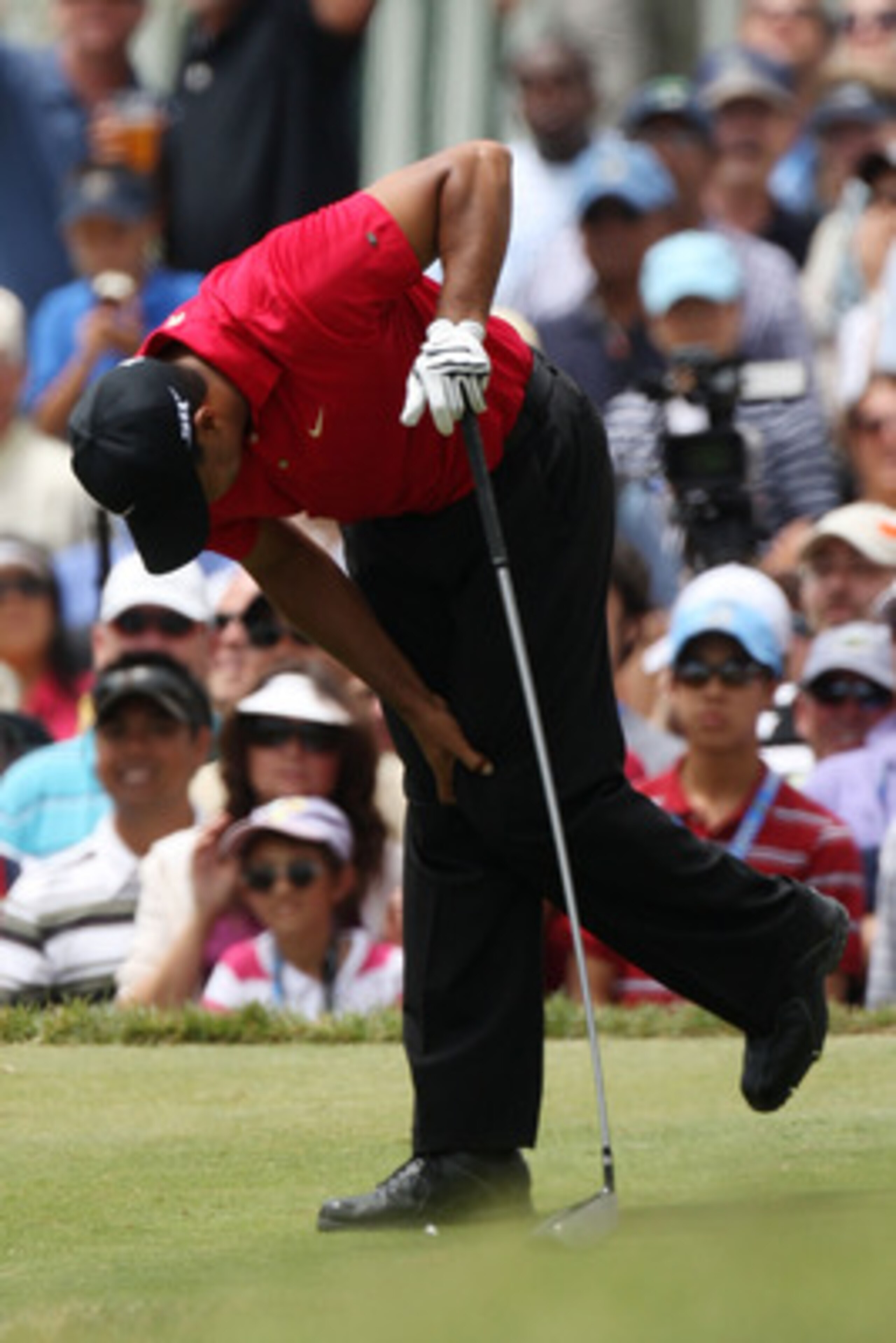 SAN DIEGO - JUNE 15:  Tiger Woods clutches his knee during the final round of the 108th U.S. Open at the Torrey Pines Golf Course (South Course) on June 15, 2008 in San Diego, California.  (Photo by Ross Kinnaird/Getty Images)