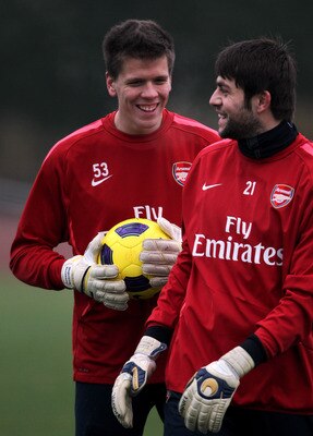 ST ALBANS, ENGLAND - DECEMBER 15:  Goalkeepers, Wojciech Szczesny and Lukasz Fabianski have a laugh during the Arsenal Training Session at London Colney on December 15, 2010 in St Albans, England.  (Photo by Dean Mouhtaropoulos/Getty Images)