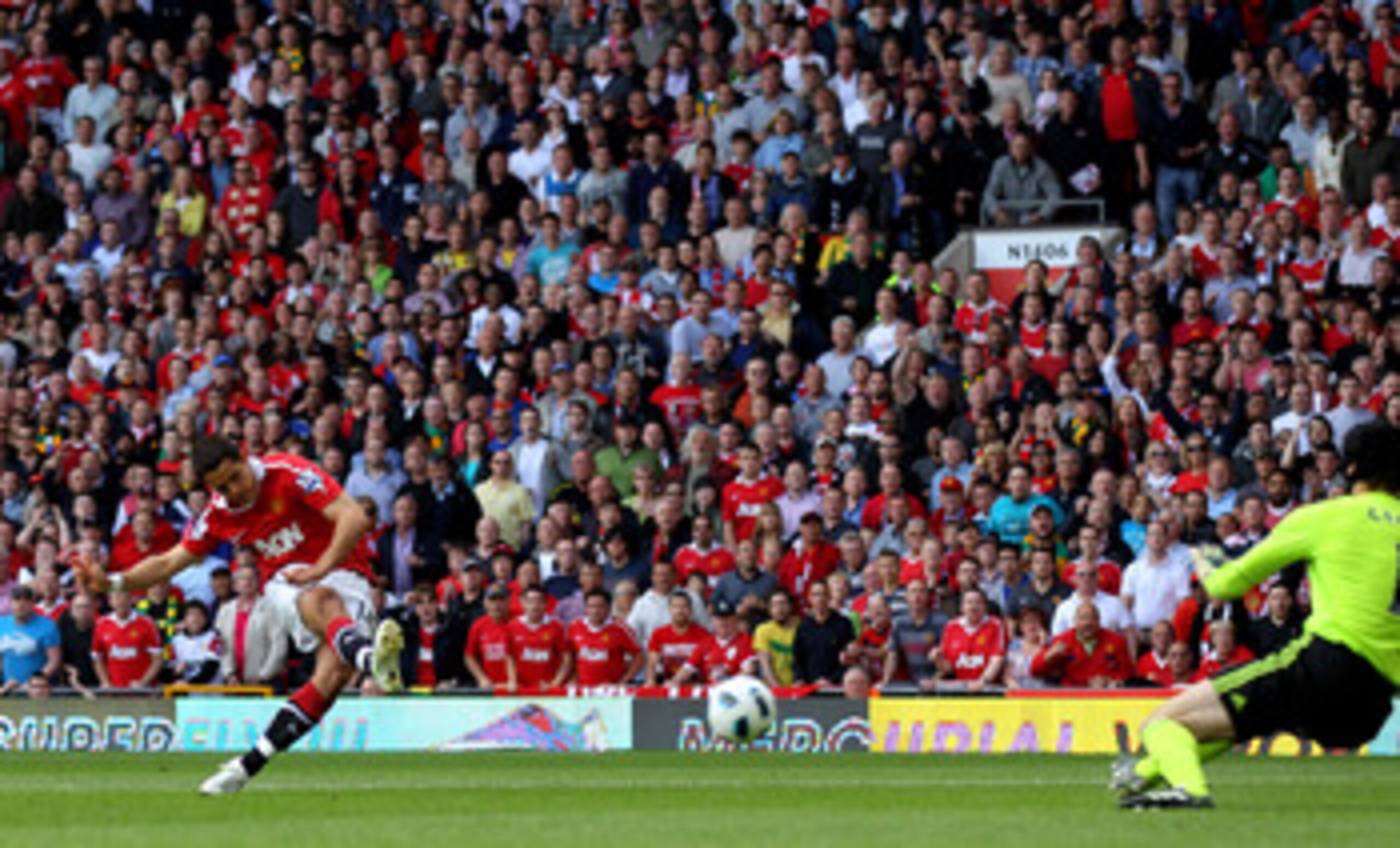 MANCHESTER, ENGLAND - MAY 08: Javier Hernandez of Manchester United scores the opening goal during the Barclays Premier League match between Manchester United and Chelsea at Old Trafford on May 8, 2011 in Manchester, England.  (Photo by Alex Livesey/Getty