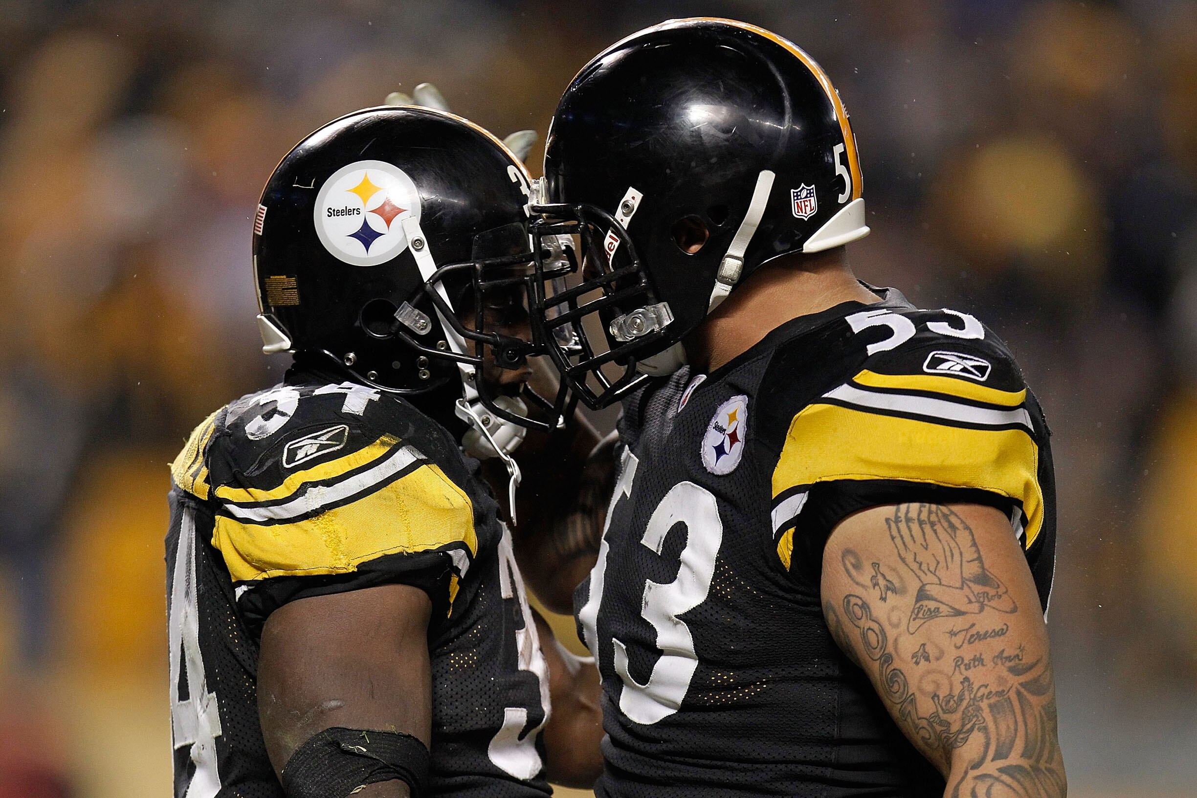 PITTSBURGH, PA - JANUARY 15:  Running back Rashard Mendenhall #34 and center Maurkice Pouncey #53 of the Pittsburgh Steelers react after a play against the Baltimore Ravens during the AFC Divisional Playoff Game at Heinz Field on January 15, 2011 in Pitts