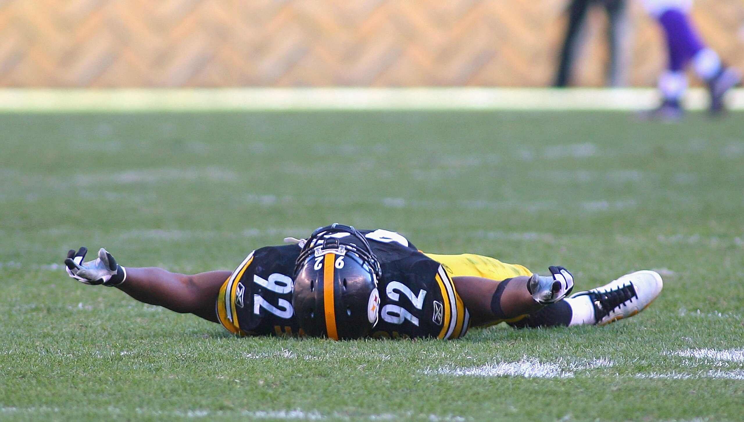 PITTSBURGH - OCTOBER 25: James Harrison #92 of the Pittsburgh Steelers reacts after Lamar Woodley #56 (not shown) returned a fumble 77 yards for a Steeler touchdown against the Minnesota Vikings at Heinz Field on October 25, 2009 in Pittsburgh, Pennsylvan PITTSBURGH - OCTOBER 25: James Harrison #92 of the Pittsburgh Steelers reacts after Lamar Woodley #56 (not shown) returned a fumble 77 yards for a Steeler touchdown against the Minnesota Vikings at Heinz Field on October 25, 2009 in Pittsburgh, Pennsylvan
