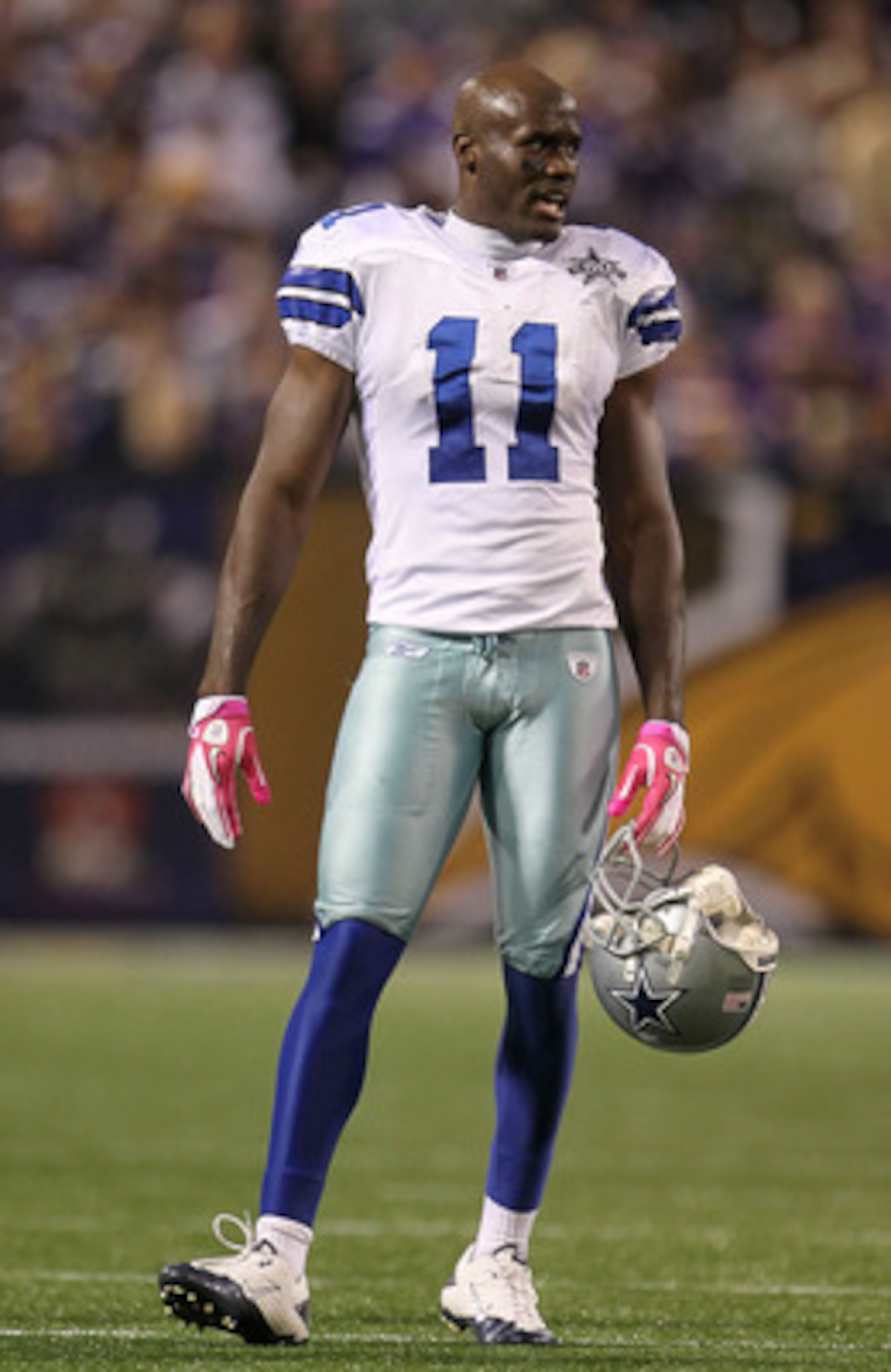 MINNEAPOLIS - OCTOBER 17:  Roy Williams #11 of the Dallas Cowboys stands on the field during the game against the Minnesota Vikings at Mall of America Field on October 17, 2010 in Minneapolis, Minnesota.  (Photo by Jeff Gross/Getty Images)