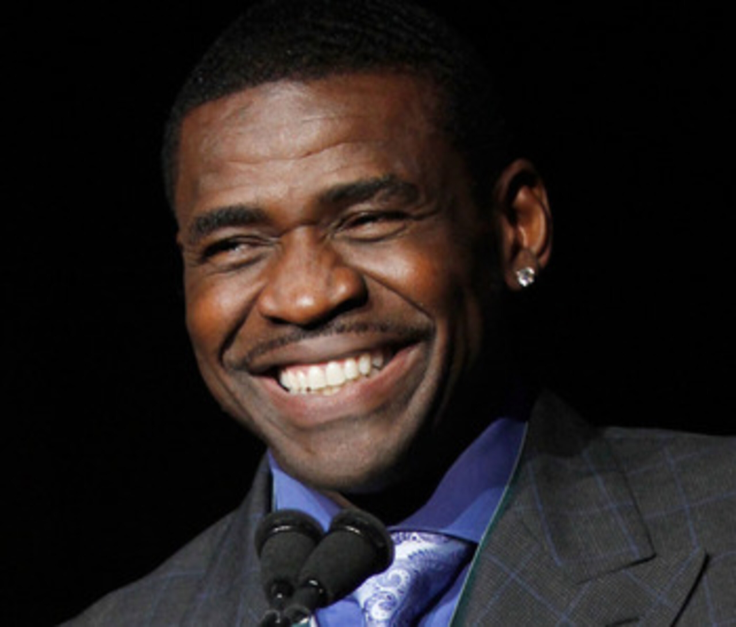NEW YORK - SEPTEMBER 27:  Former NFL player Michael Irvin speaks during the 25th Great Sports Legends Dinner to benefit The Buoniconti Fund to Cure Paralysis at The Waldorf=Astoria on September 27, 2010 in New York City.  (Photo by Thos Robinson/Getty Ima