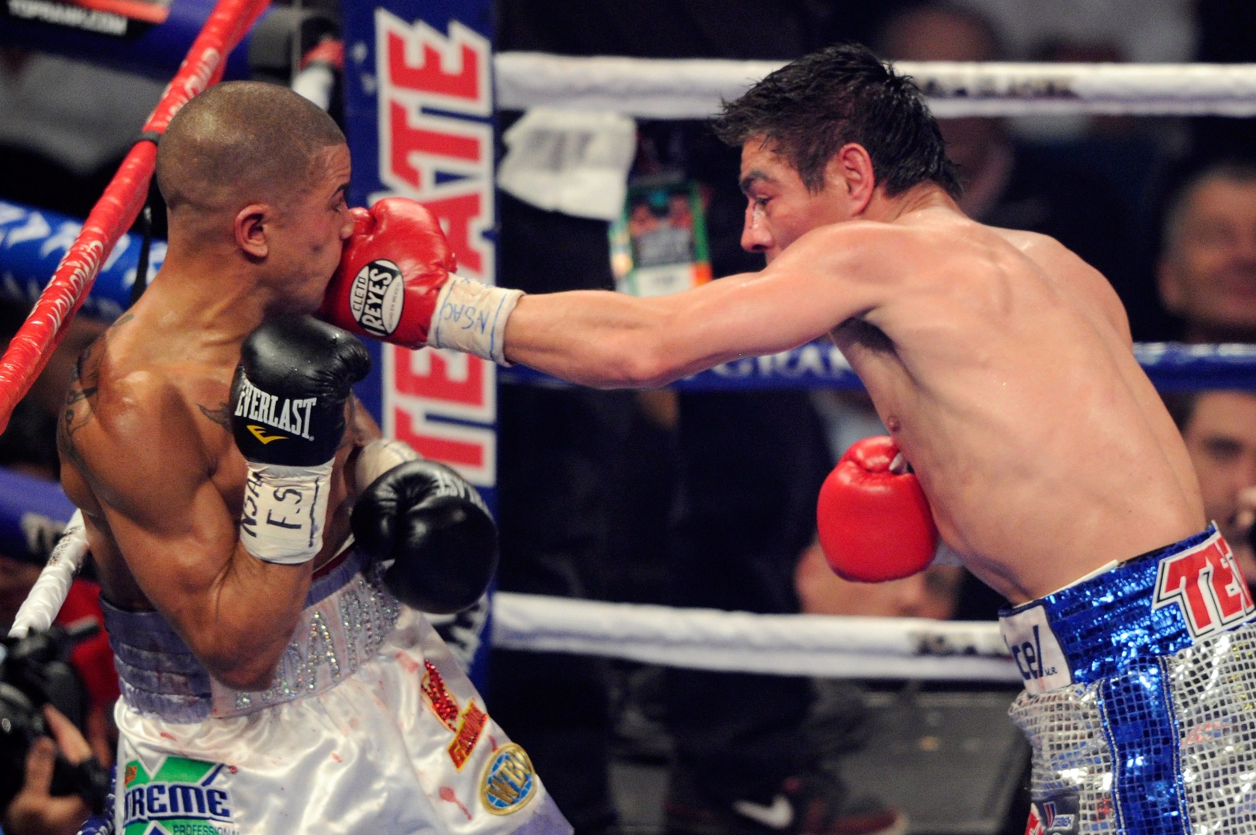 LAS VEGAS, NV - MAY 07:  (R-L) Jorge Arce of Mexico connects with a left to the face of Wilfredo Vazquez during the WBO super bantamweight title fight at MGM Grand Garden Arena on May 7, 2011 in Las Vegas, Nevada.  (Photo by Ethan Miller/Getty Images)