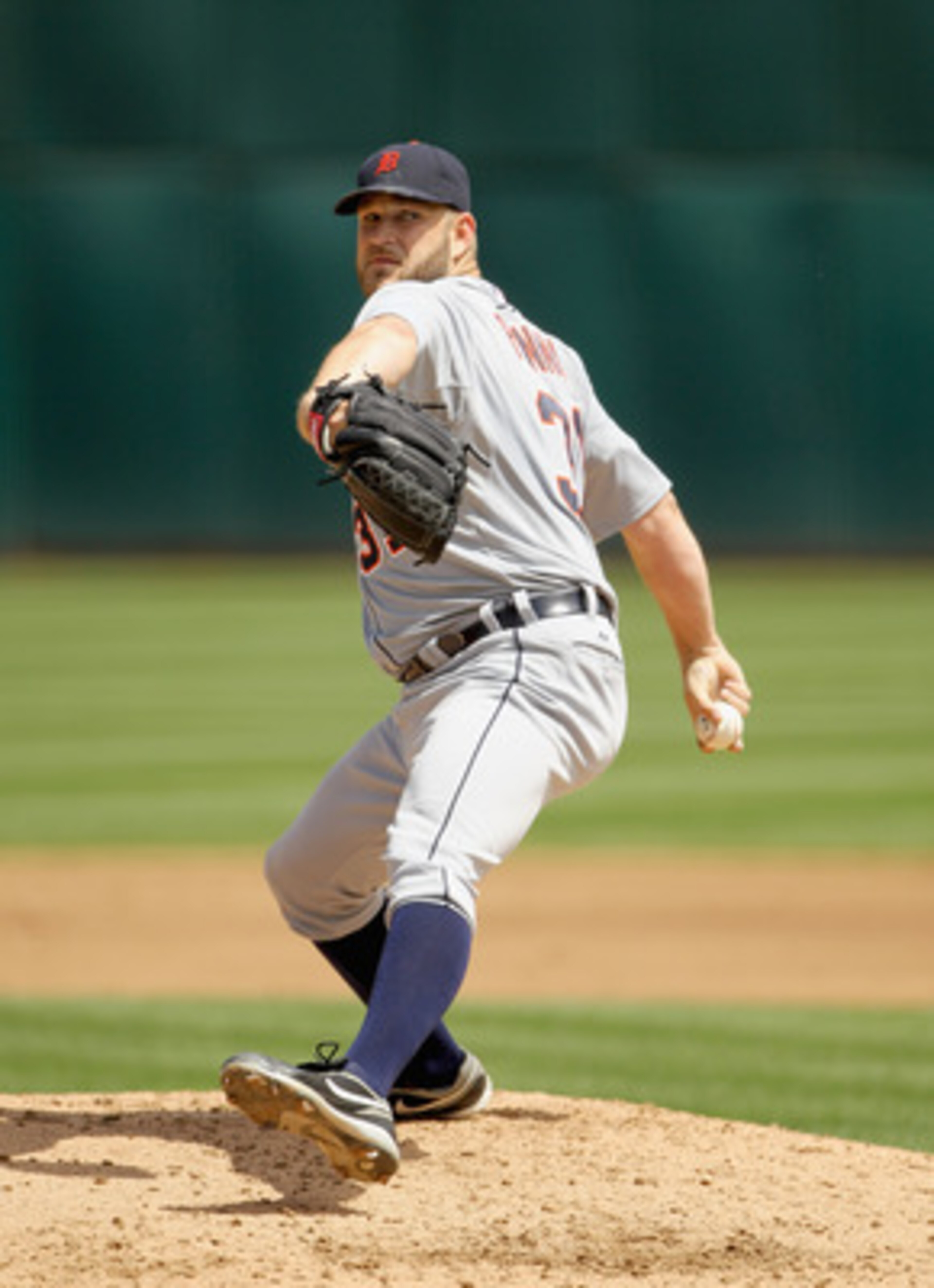 OAKLAND, CA - APRIL 17:  Brad Penny #31 of the Detroit Tigers pitches against the Oakland Athletics  at Oakland-Alameda County Coliseum on April 17, 2011 in Oakland, California.  (Photo by Ezra Shaw/Getty Images)