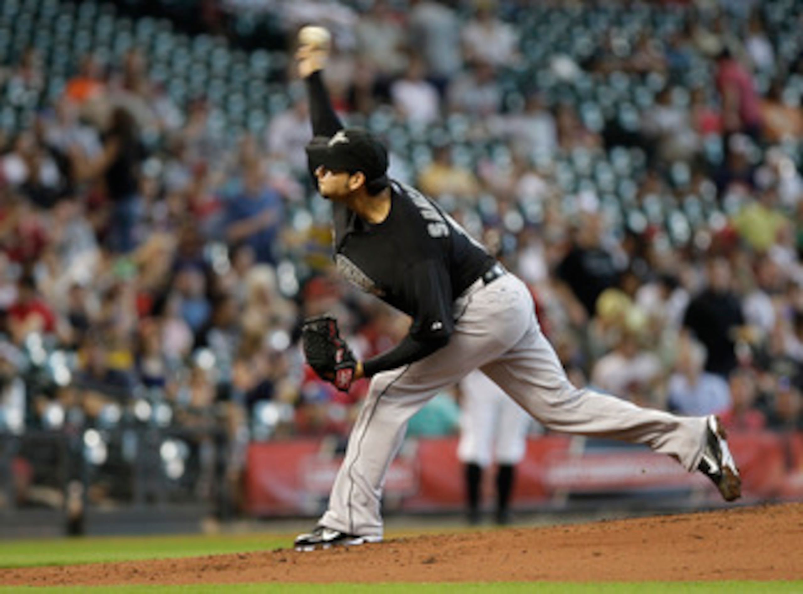 HOUSTON,TX- APRIL 10 : Anibal Sanchez #19 of the Florida Marlins against the Houston Astros in a MLB baseball game on April 10, 2011 at Minute Maid Park in Houston, Texas. (Photo by Thomas B. Shea / Getty Images) HOUSTON,TX- APRIL 10 : Anibal Sanchez #19 of the Florida Marlins against the Houston Astros in a MLB baseball game on April 10, 2011 at Minute Maid Park in Houston, Texas. (Photo by Thomas B. Shea / Getty Images)