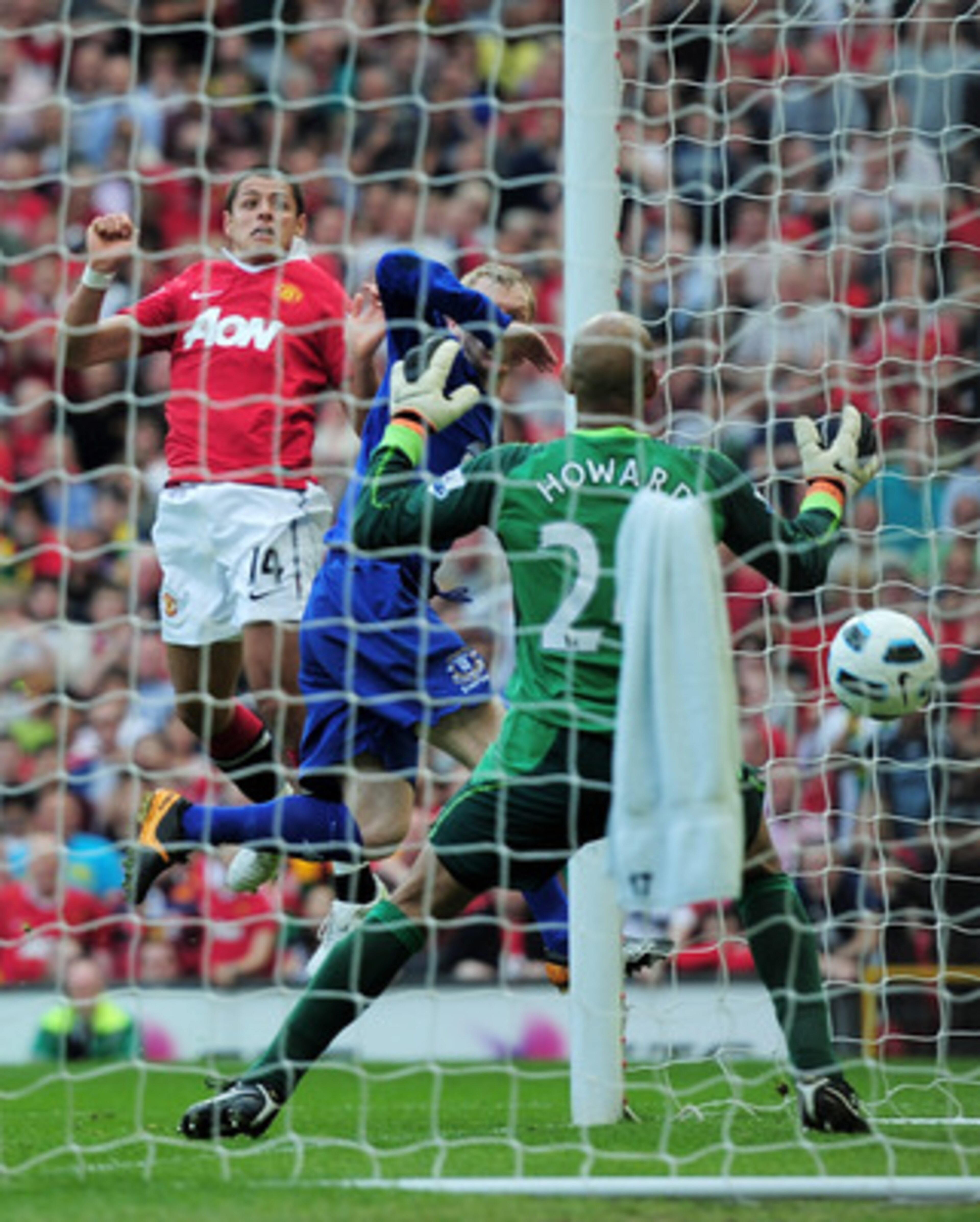 MANCHESTER, ENGLAND - APRIL 23: Javier Hernandez of Manchester United heads the opening goal during the Barclays Premier League match between Manchester United and Everton at Old Trafford on April 23, 2011 in Manchester, England.  (Photo by Shaun Botteril