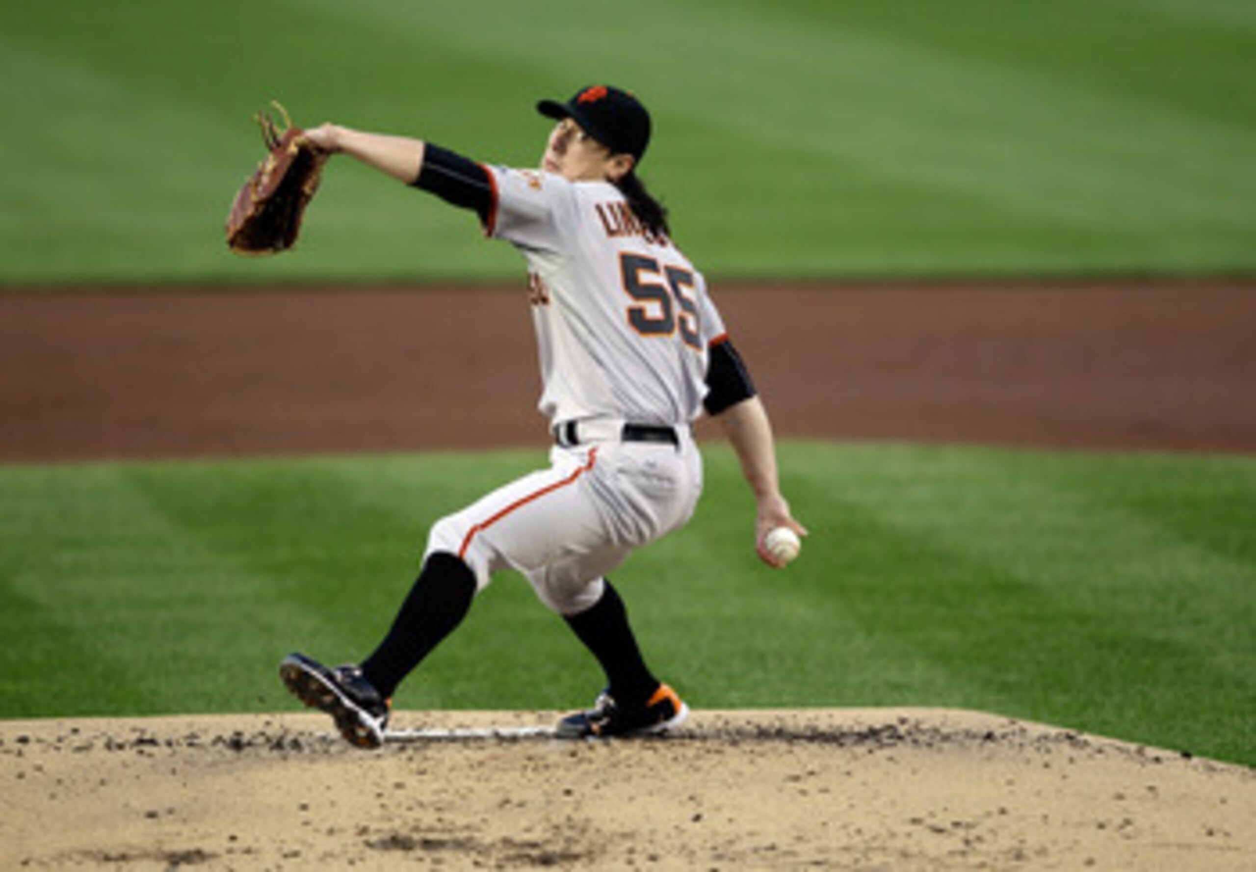 WASHINGTON, DC - APRIL 29:  Starting pitcher Tim Lincecum #55 of the San Francisco Giants delivers to a Washington Nationals batter at Nationals Park on April 29, 2011 in Washington, DC.  (Photo by Rob Carr/Getty Images)