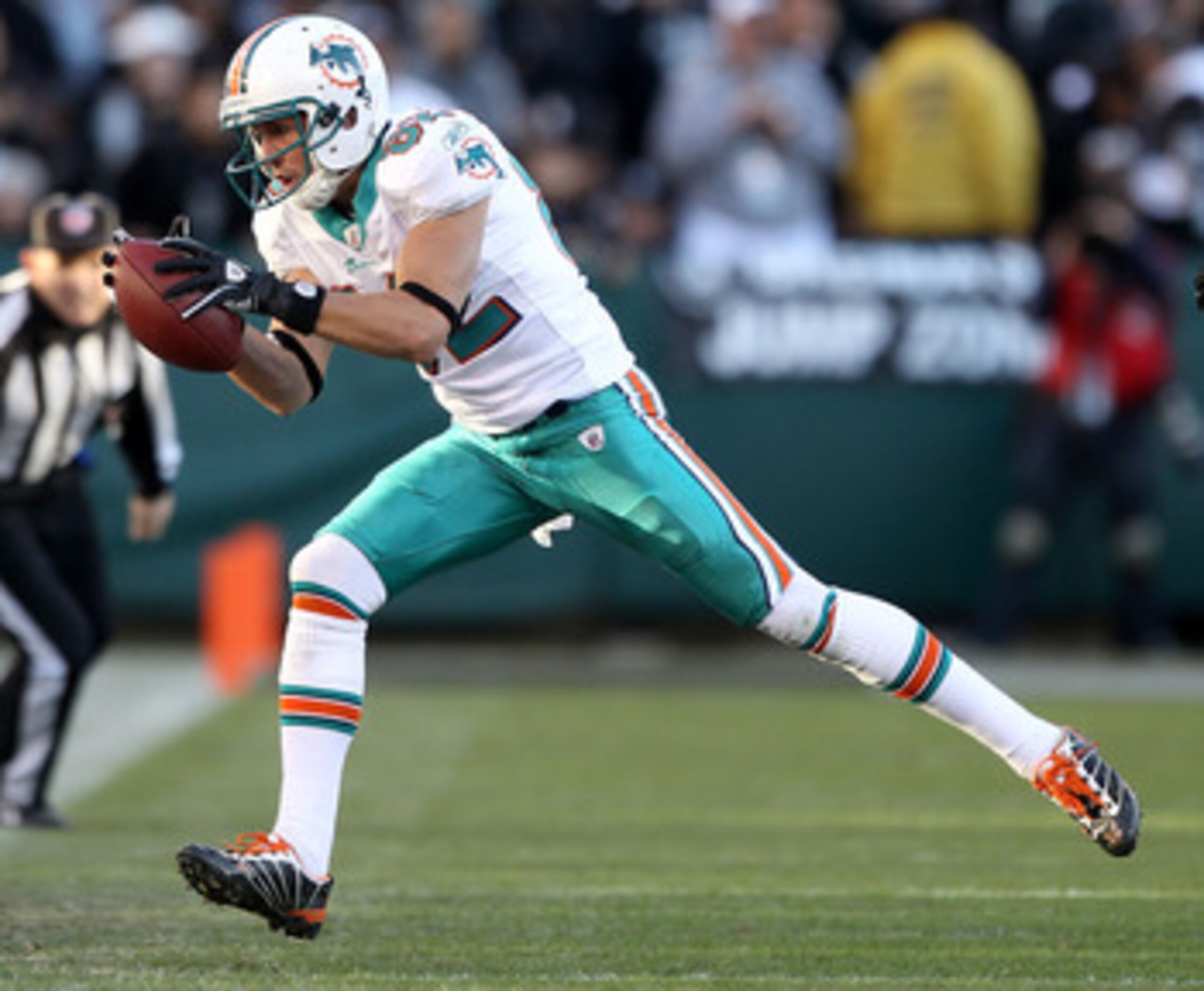 OAKLAND, CA - NOVEMBER 28:  Brian Hartline #82 of the Miami Dolphins in action against the Oakland Raiders at Oakland-Alameda County Coliseum on November 28, 2010 in Oakland, California.  (Photo by Ezra Shaw/Getty Images)