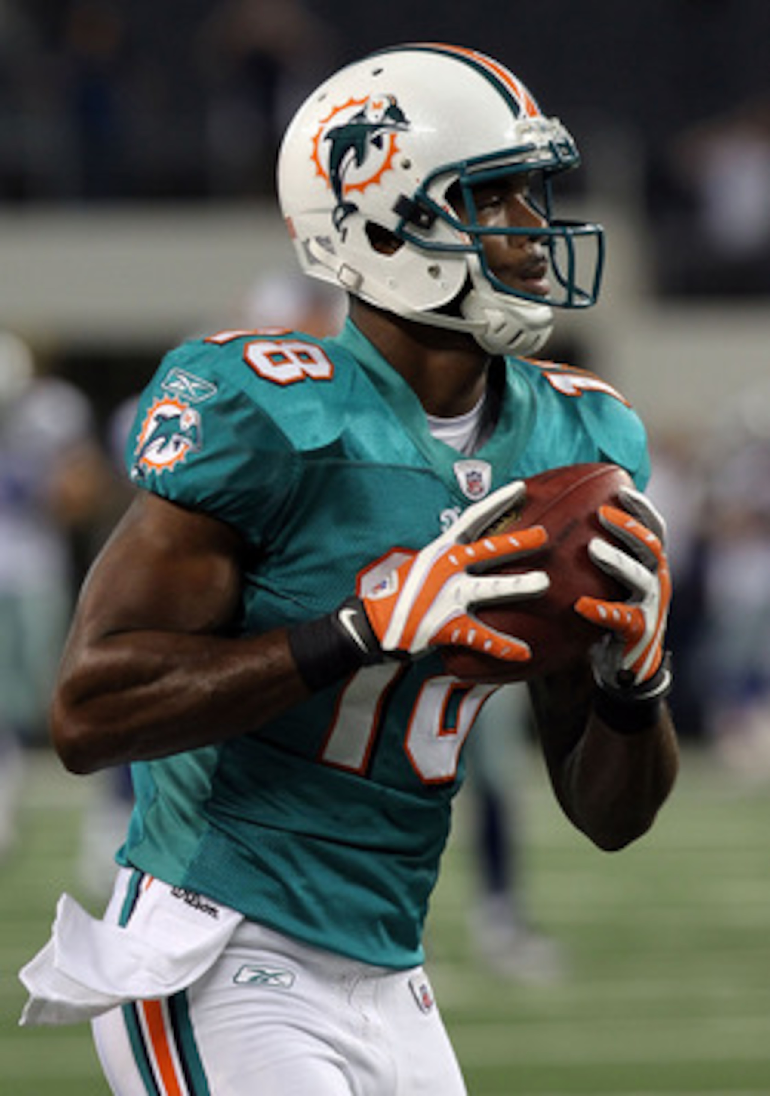 ARLINGTON, TX - SEPTEMBER 02:  Wide receiver Roberto Wallace #18 of the Miami Dolphins at Cowboys Stadium on  September 2, 2010 in Arlington, Texas.  (Photo by Ronald Martinez/Getty Images)