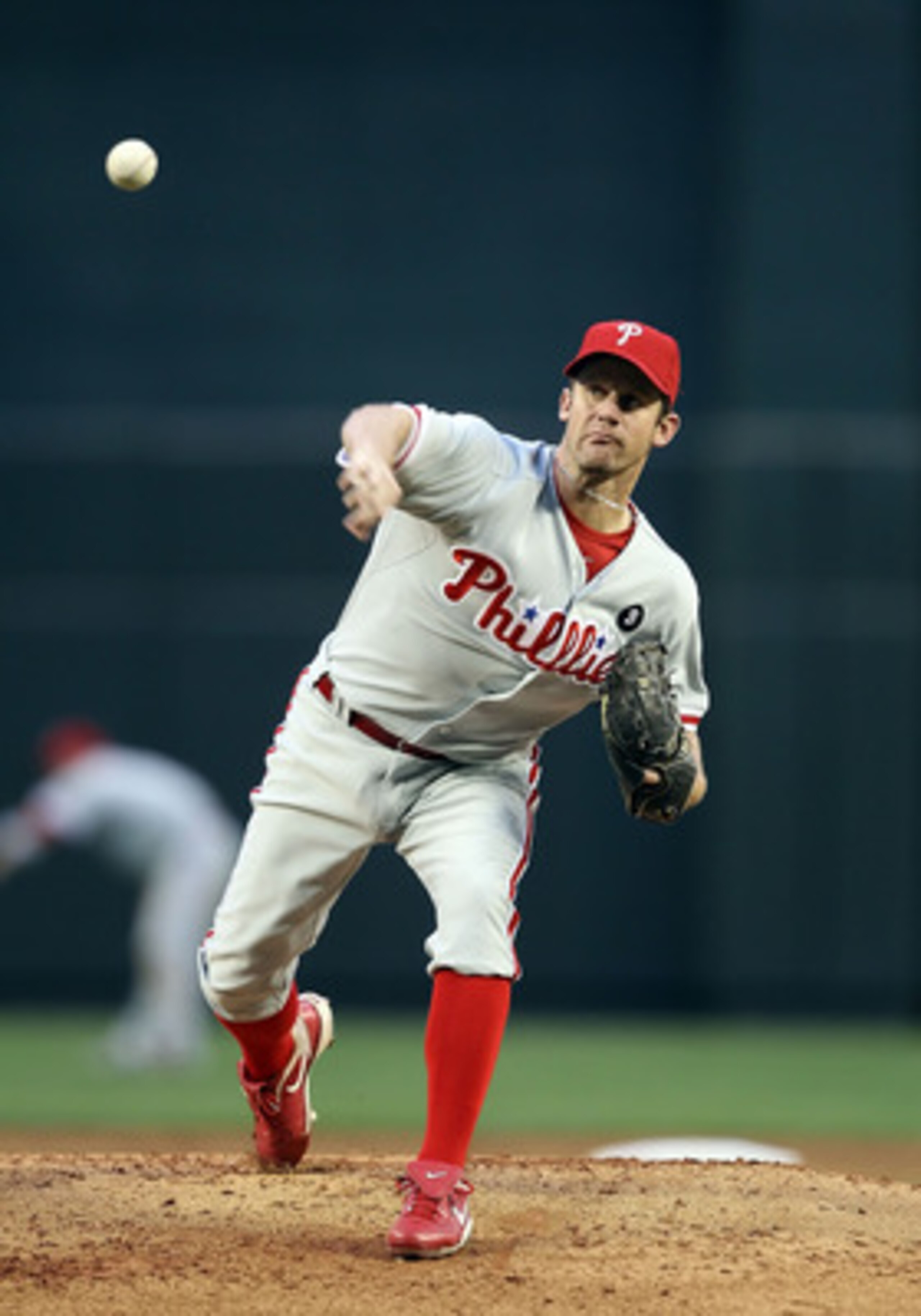 PHOENIX, AZ - APRIL 26:  Starting pitcher Roy Oswalt #44 of the Philadelphia Phillies pitches against the Arizona Diamondbacks during the Major League Baseball game at Chase Field on April 26, 2011 in Phoenix, Arizona. The Diamondbacks defeated the Philli