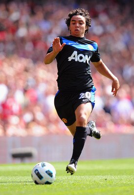 LONDON, ENGLAND - MAY 01:  Fabio da Silva of Manchester United in action during the Barclays Premier League match between Arsenal and Manchester United at the Emirates Stadium on May 1, 2011 in London, England.  (Photo by Mike Hewitt/Getty Images)