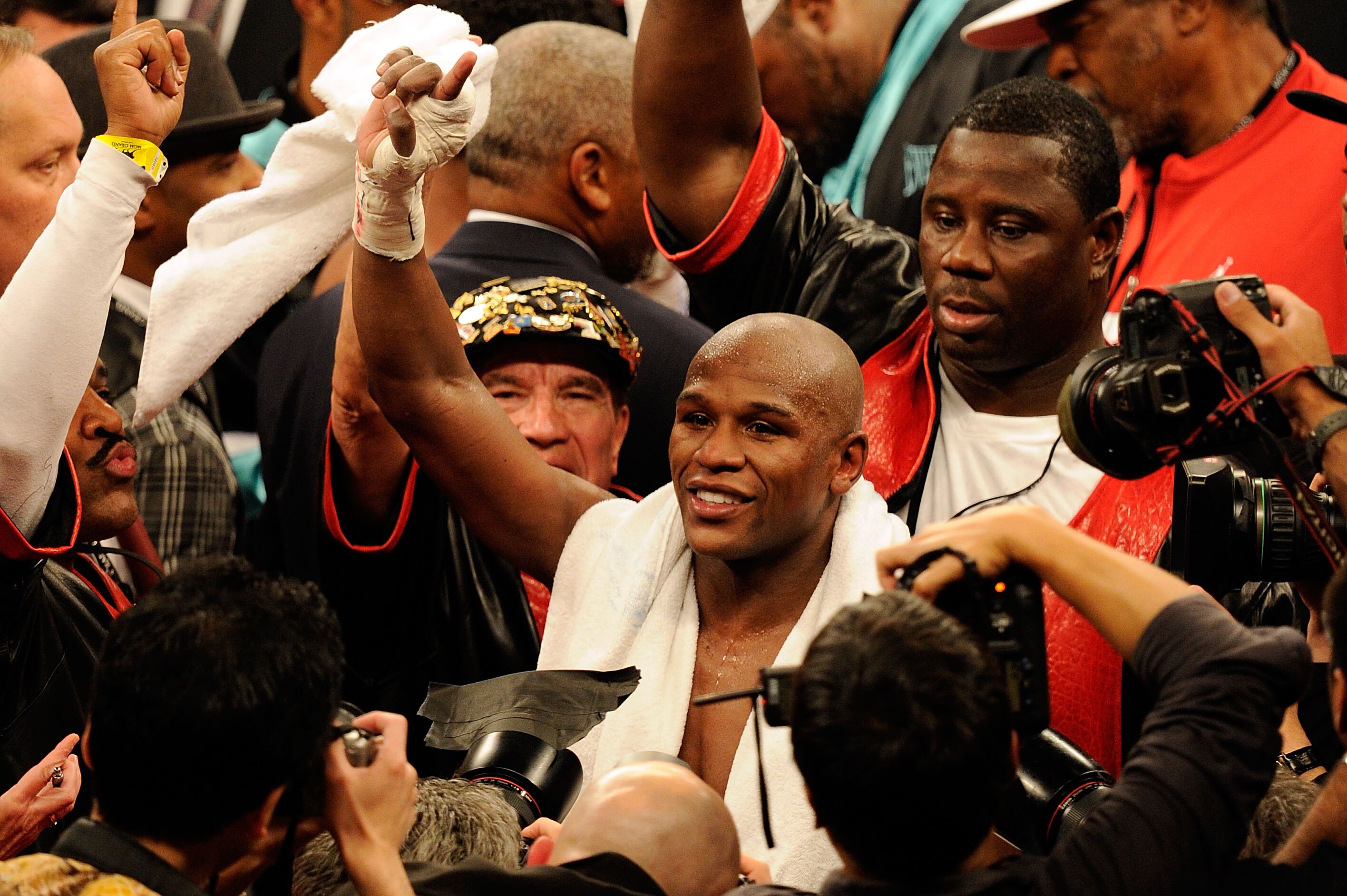 LAS VEGAS - MAY 01:  Floyd Mayweather Jr. reacts after defeating Shane Mosley by unanimous decision after the welterweight fight at the MGM Grand Garden Arena on May 1, 2010 in Las Vegas, Nevada.  (Photo by Ethan Miller/Getty Images)