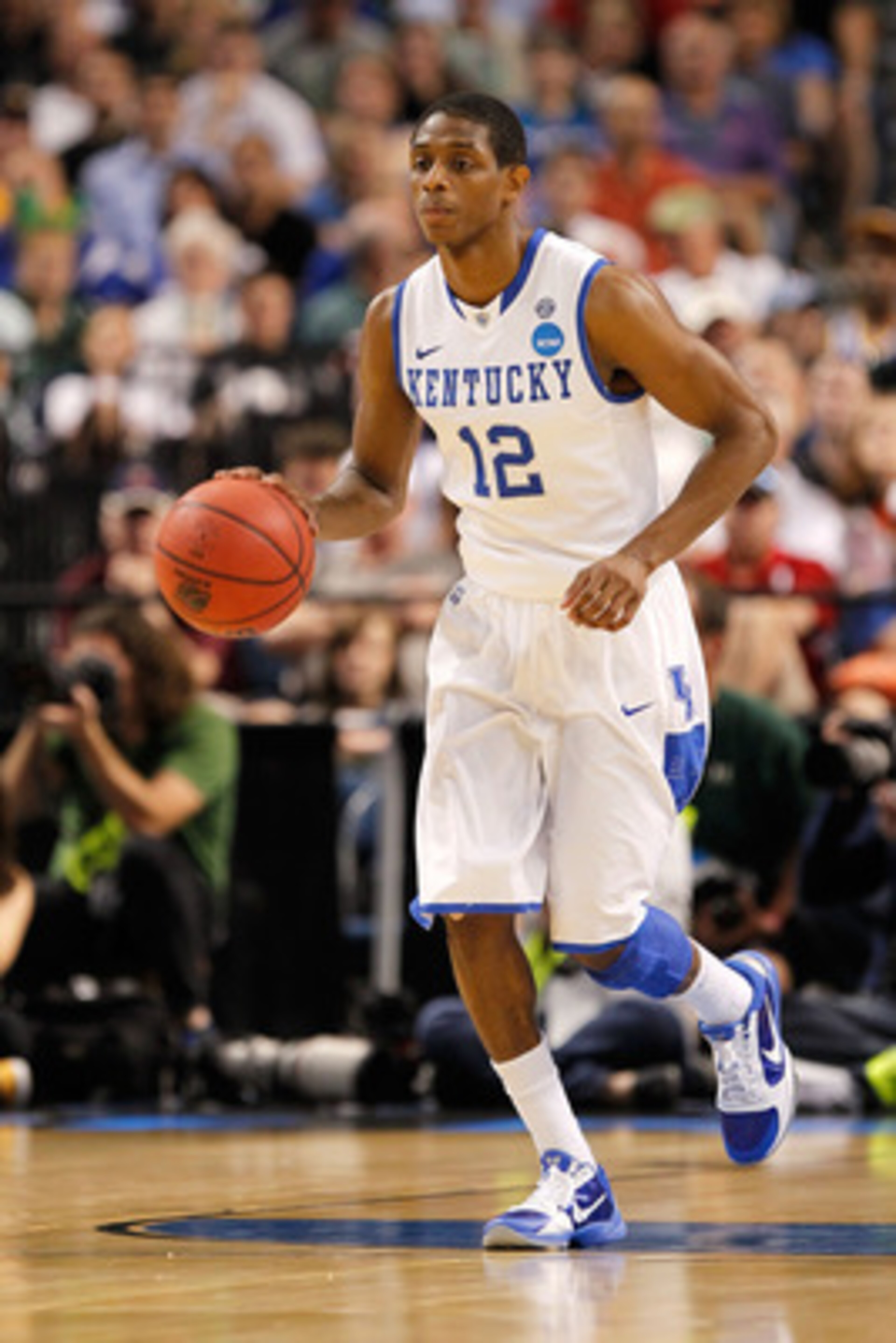 TAMPA, FL - MARCH 17:  Brandon Knight #12 of the Kentucky Wildcats brings the ball up court against the Princeton Tigers during the second round of the 2011 NCAA men's basketball tournament at St. Pete Times Forum on March 17, 2011 in Tampa, Florida. Kent