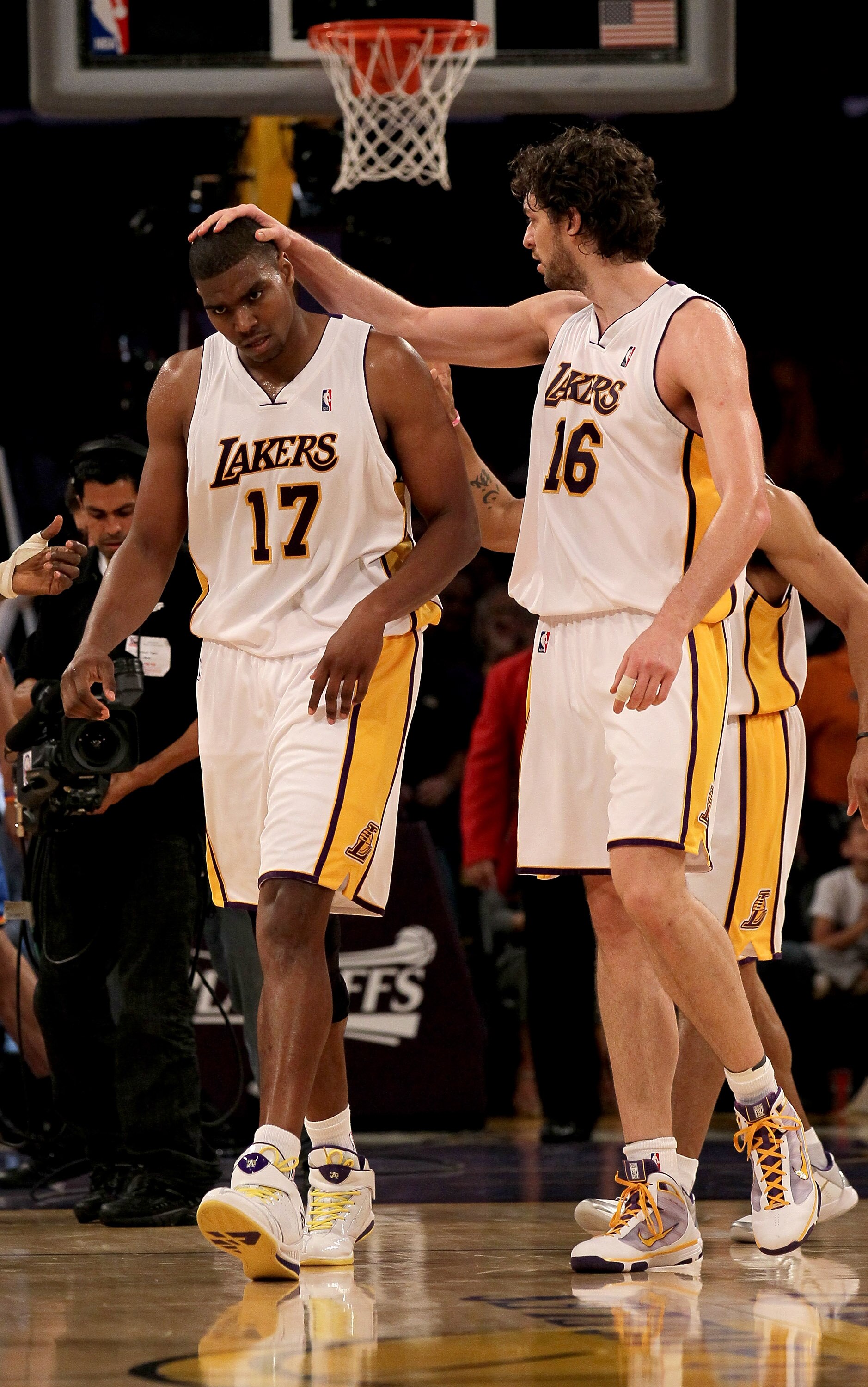 LOS ANGELES - APRIL 18:  Pau Gasol #16 of the Los Angeles Lakers congratulates Andrew Bynum #17 after a dunk against the Oklahoma City Thunder during  Game One of the Western Conference Quarterfinals of the 2010 NBA Playoffs on April 18, 2010 at Staples C