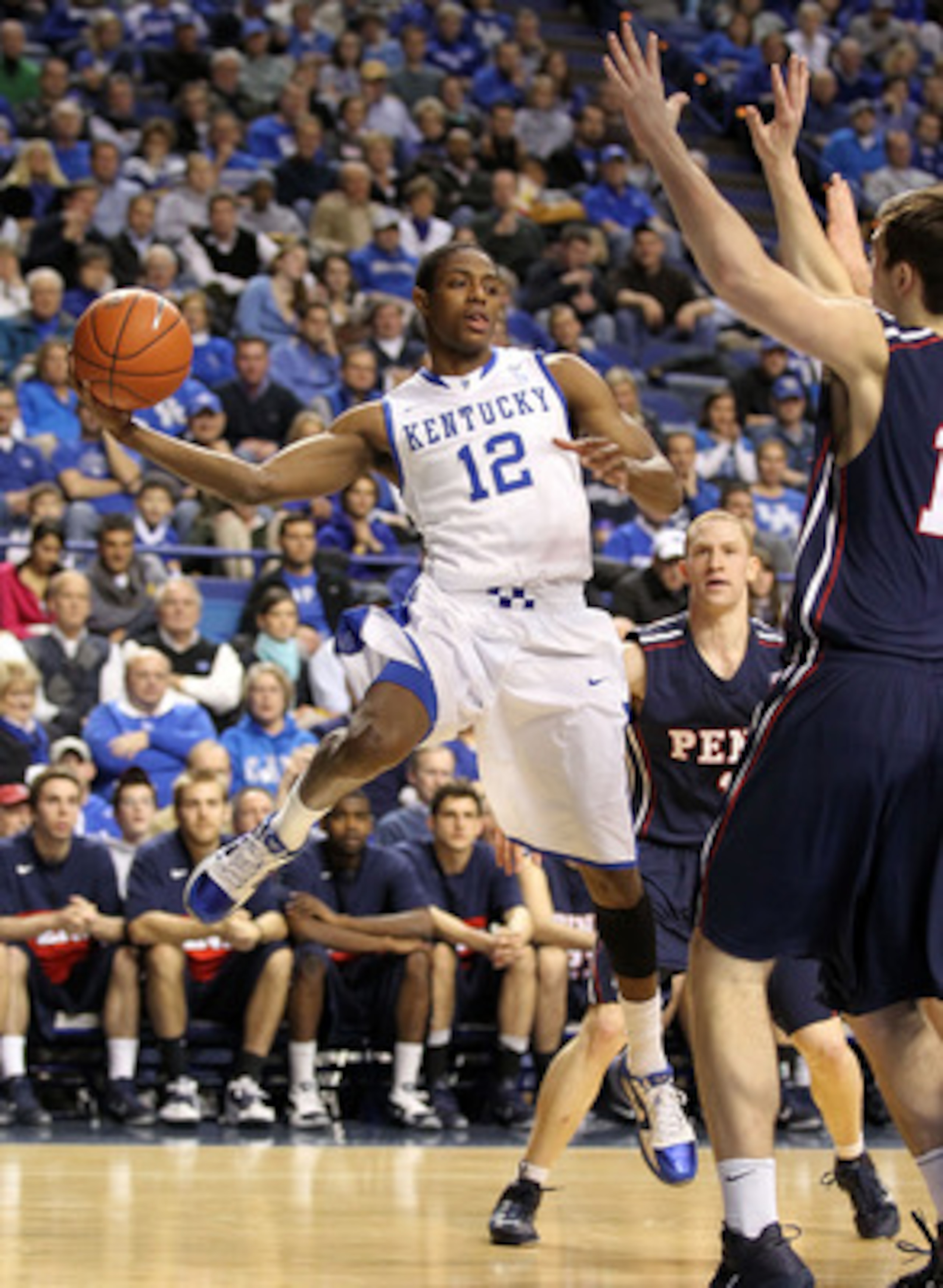 LEXINGTON, KY - JANUARY 03: Brandon Knight #12 of the Kentucky Wildcats passes the ball during the game against the Penn Quakers at Rupp Arena on January 3, 2011 in Lexington, Kentucky.  (Photo by Andy Lyons/Getty Images)
