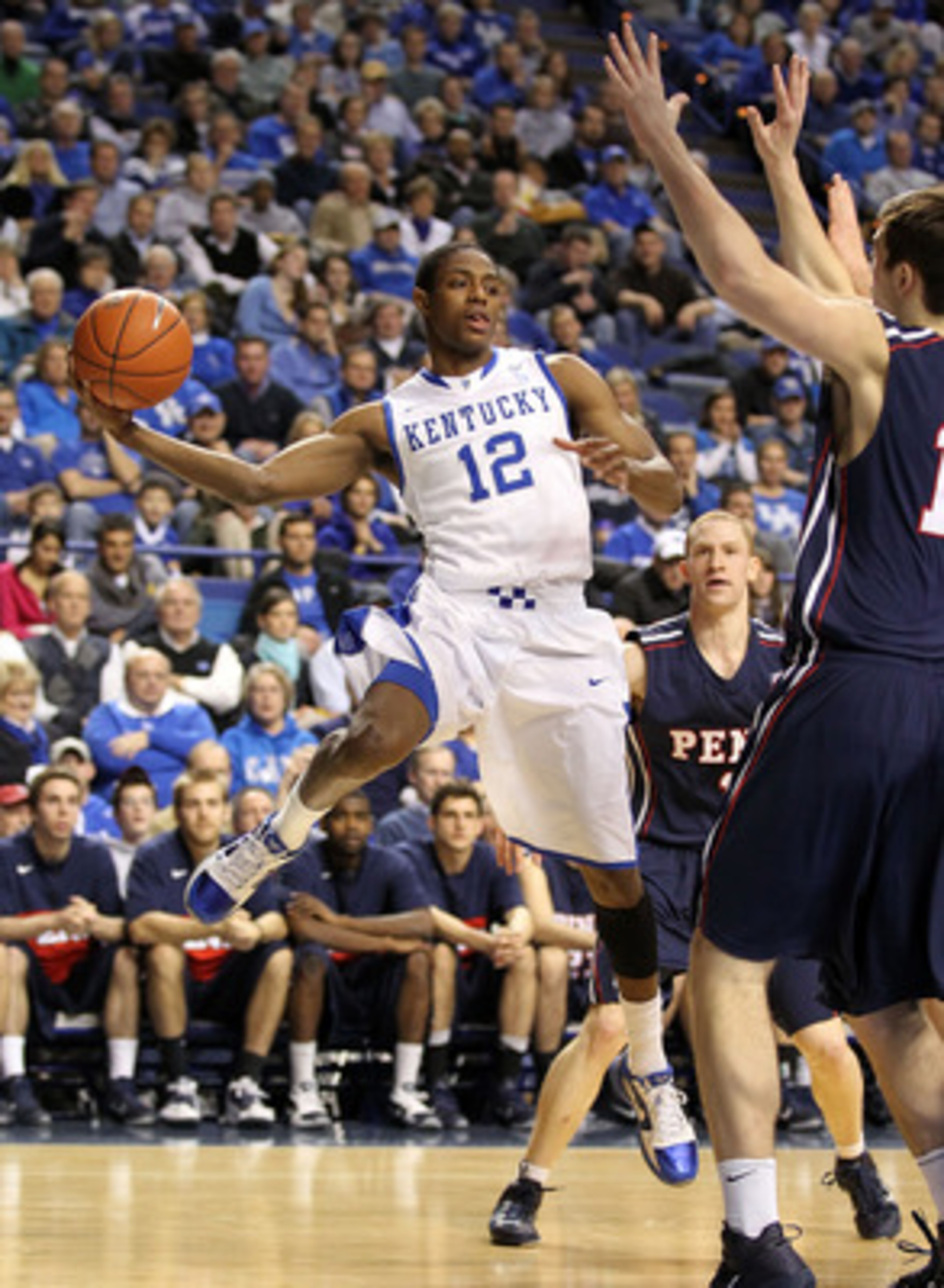 LEXINGTON, KY - JANUARY 03: Brandon Knight #12 of the Kentucky Wildcats passes the ball during the game against the Penn Quakers at Rupp Arena on January 3, 2011 in Lexington, Kentucky.  (Photo by Andy Lyons/Getty Images)
