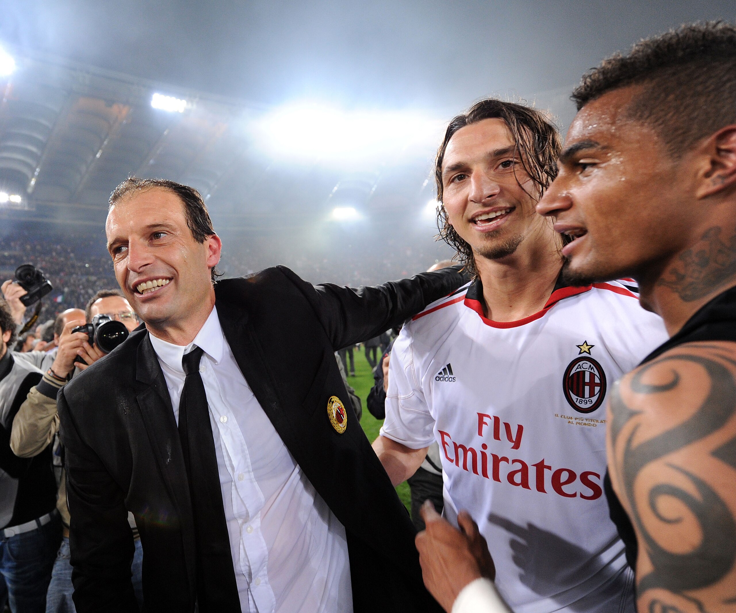 ROME, ITALY - MAY 07:  Massimiliano Allegri head coach of Milan and Zlatan Ibrahimovic and Prince Boateng of Milan celebrate the victory after the Serie A match between AS Roma and AC Milan at Stadio Olimpico on May 7, 2011 in Rome, Italy.  (Photo by Gius