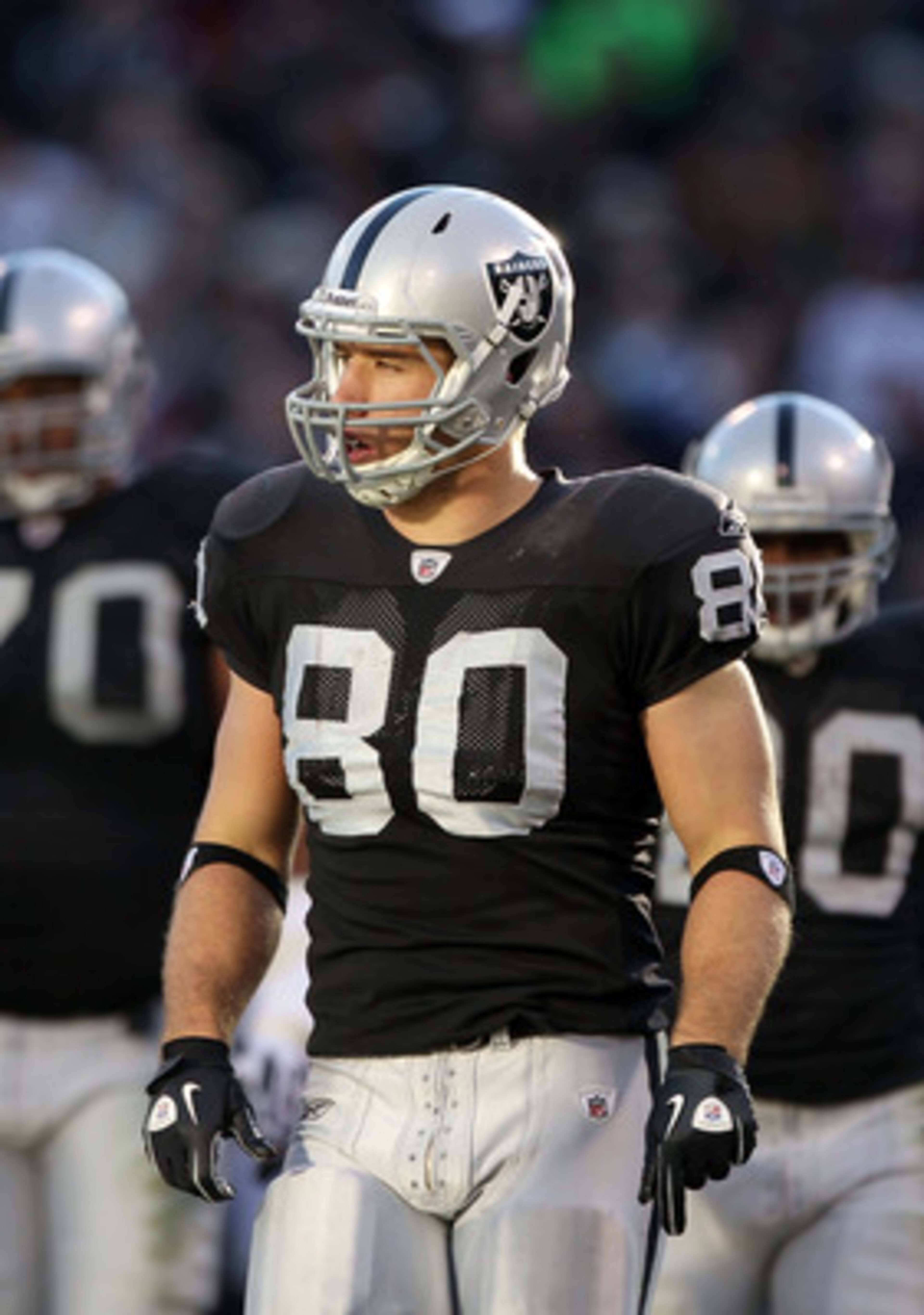 OAKLAND, CA - NOVEMBER 28: Zach Miller #80 of the Oakland Raiders in action against the Miami Dolphins at Oakland-Alameda County Coliseum on November 28, 2010 in Oakland, California. (Photo by Ezra Shaw/Getty Images) OAKLAND, CA - NOVEMBER 28: Zach Miller #80 of the Oakland Raiders in action against the Miami Dolphins at Oakland-Alameda County Coliseum on November 28, 2010 in Oakland, California. (Photo by Ezra Shaw/Getty Images)