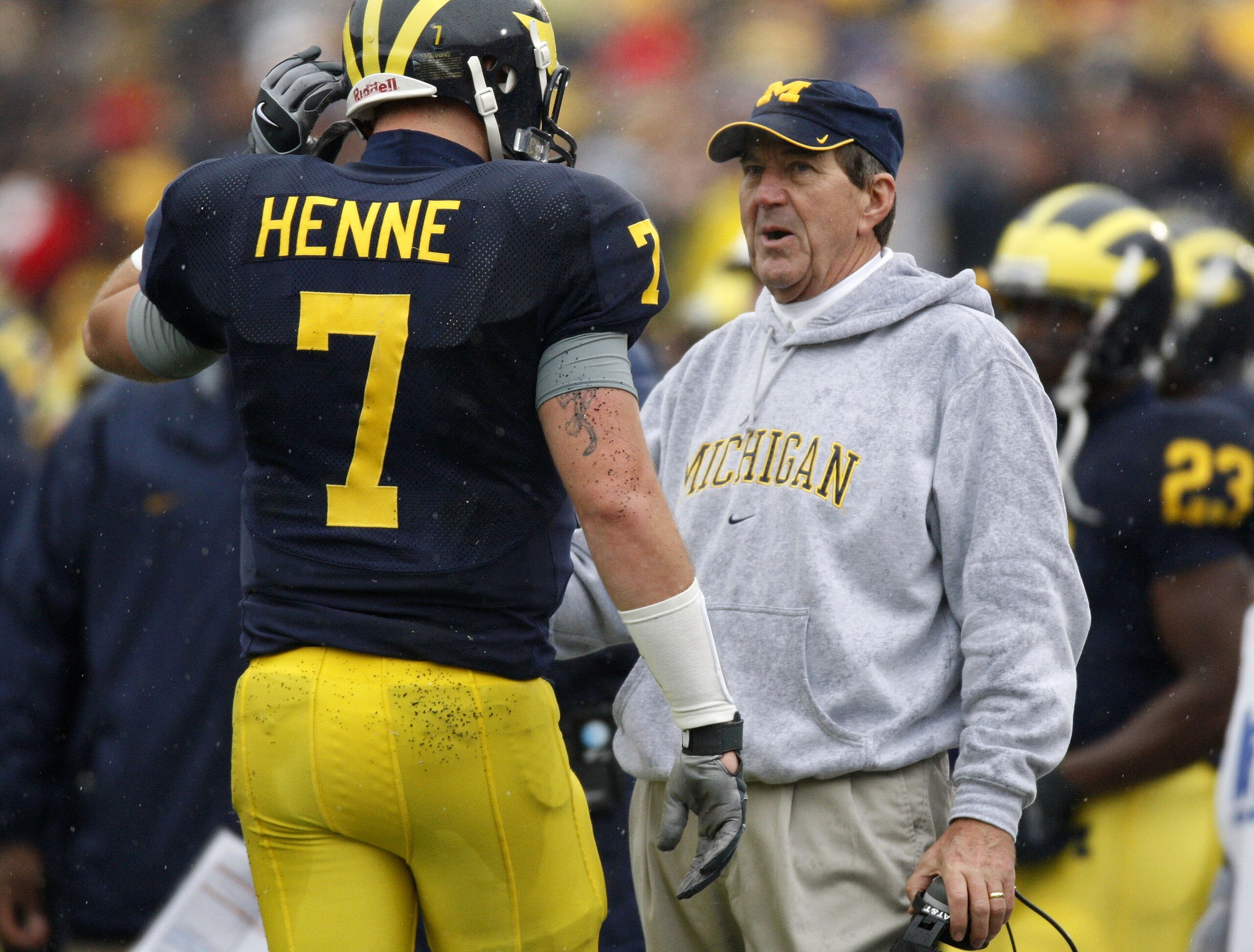 ANN ARBOR, MI - NOVEMBER 17:  Lloyd Carr head coach of the Michigan Wolverines talks with Chad Henne #7 during a game against the Ohio State Buckeyes on November 17, 2007 at Michigan Stadium in Ann Arbor, Michigan.  (Photo by Gregory Shamus/Getty Images)