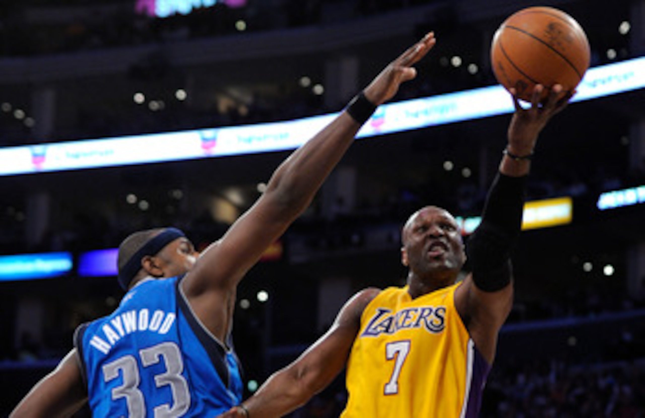 LOS ANGELES, CA - APRIL 12:  Lamar Odom #7 of the Los Angeles Lakers drives against the San Antonio Spurs during the game at Staples Center on April 12, 2011 in Los Angeles, California.  NOTE TO USER: User expressly acknowledges and agrees that, by downlo
