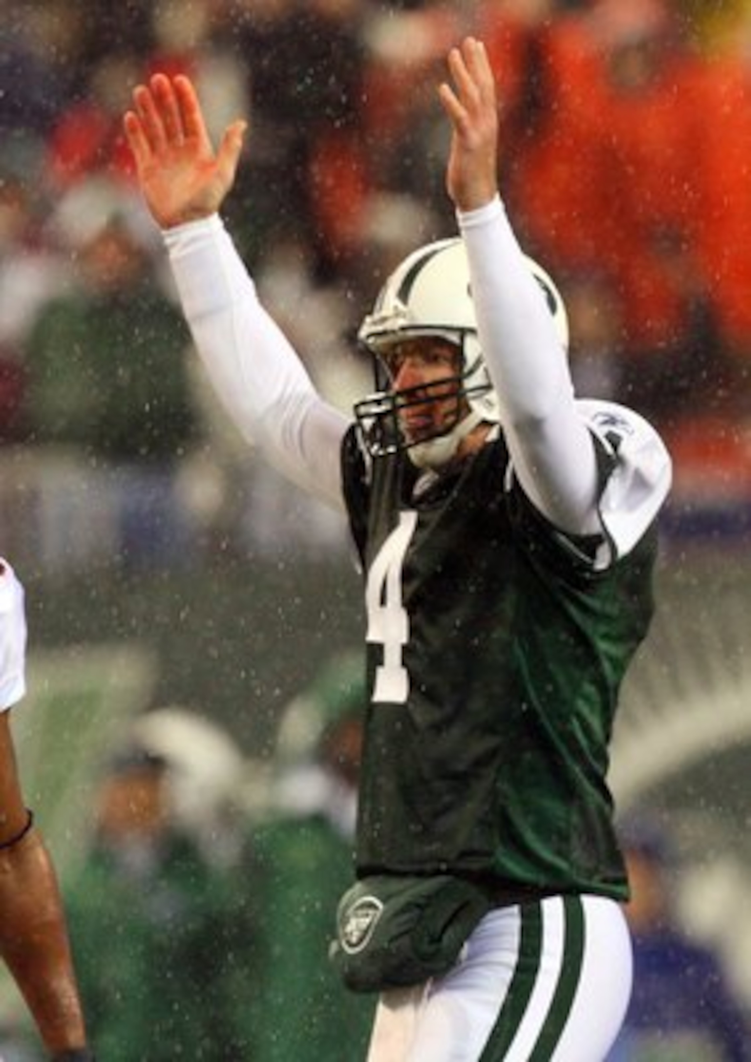 EAST RUTHERFORD, NJ - NOVEMBER 30:  Brett Favre #4 of the New York Jets celebrates a touchdown against the Denver Broncos looks on on November 30, 2008 at Giants Stadium in East Rutherford, New Jersey.  (Photo by Jim McIsaac/Getty Images)