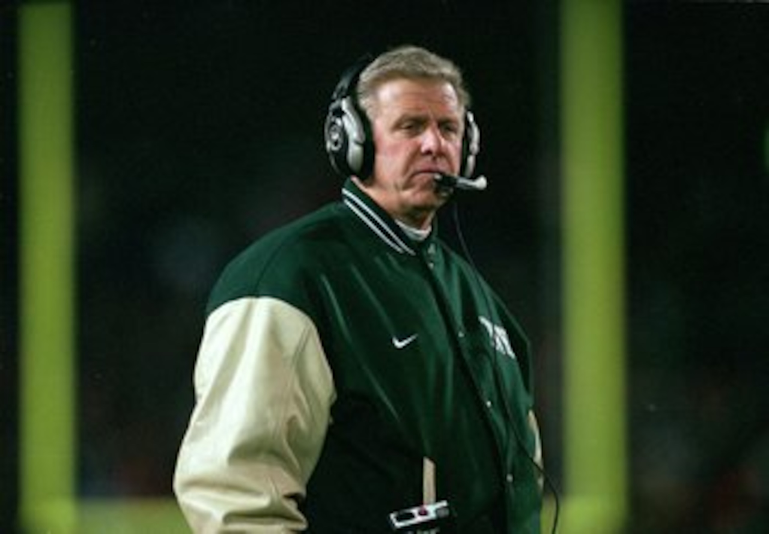 15 Nov 1999:  Coach Bill Parcells of the New York Jets looks on from the sidelines during the game against the New England Patriots at Foxboro Stadium in Foxboro, Massachusetts. The Jets defeated the Patriots 24-17. Mandatory Credit: Jamie Squire/Allsport