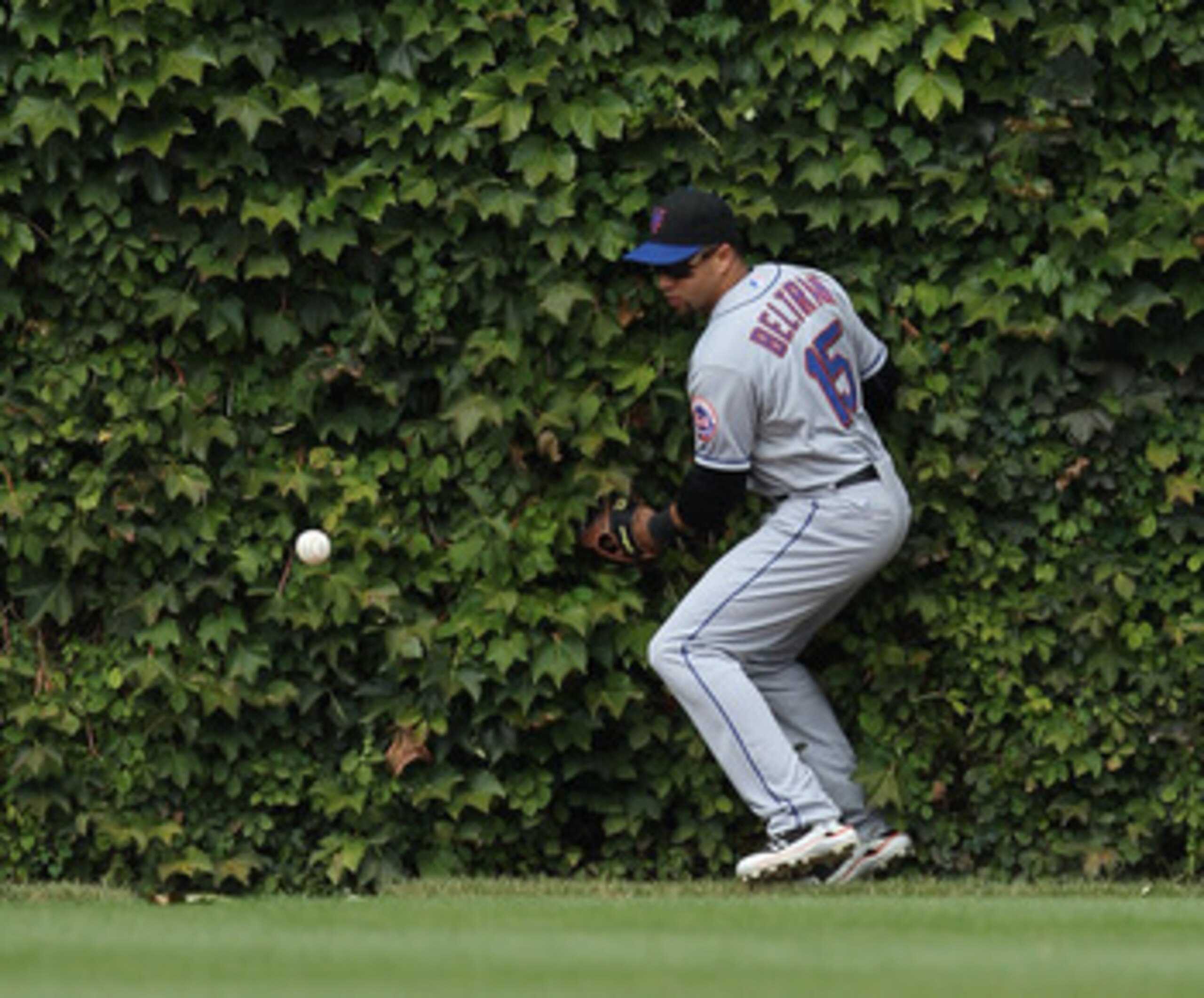 CHICAGO - SEPTEMBER 05: Carlos Beltran #15 of the New York Mets lets the ball get away from him after it hit off of the wall on a triple by Tyler Colvin of the Chicago Cubs in the 4th inning at Wrigley Field on September 5, 2010 in Chicago, Illinois. The