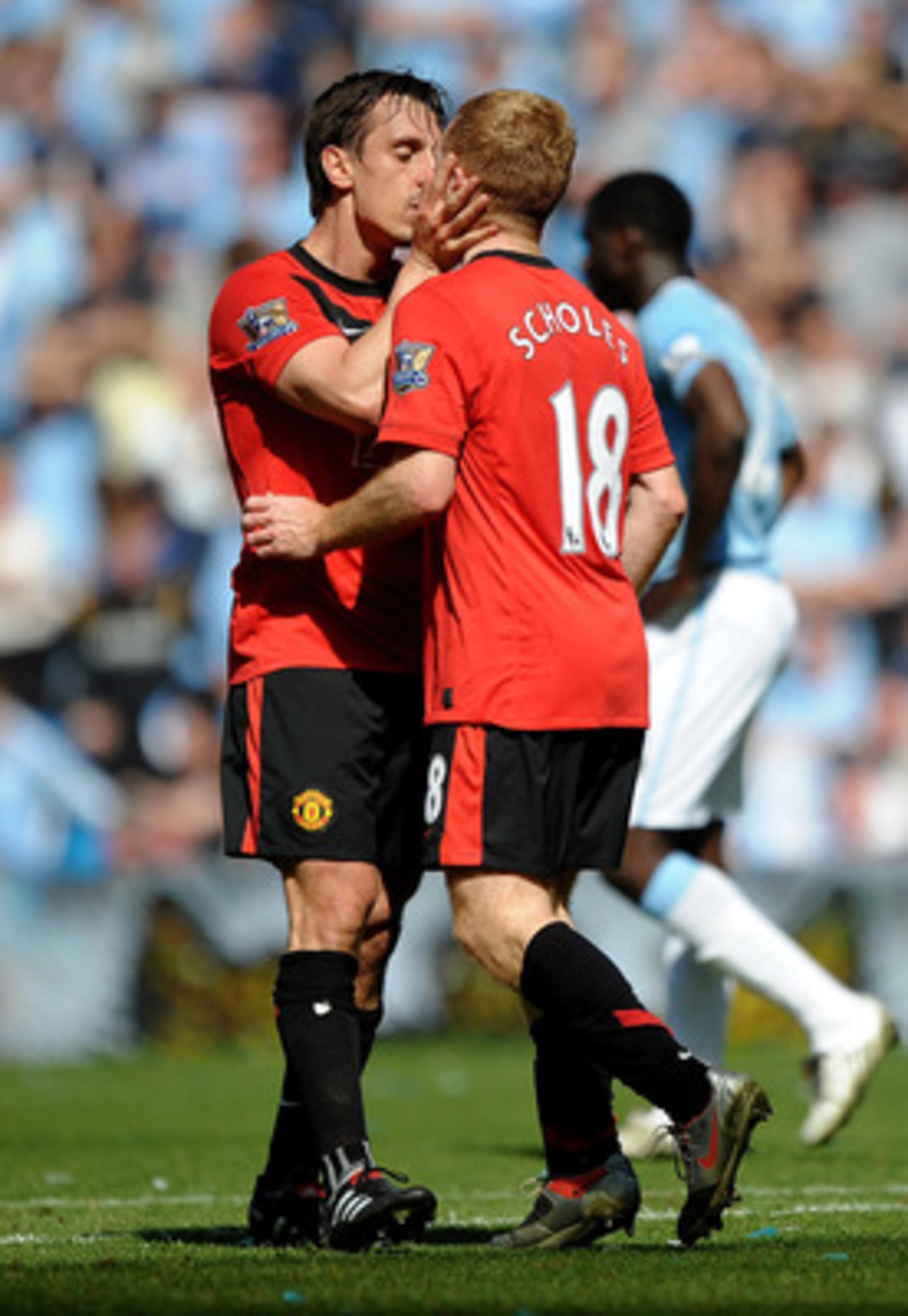 MANCHESTER, ENGLAND - APRIL 17:  Paul Scholes of Manchester United is kissed by team mate Gary Neville after scoring the winning goal during the Barclays Premier League match between Manchester City and Manchester United at the City of Manchester Stadium 