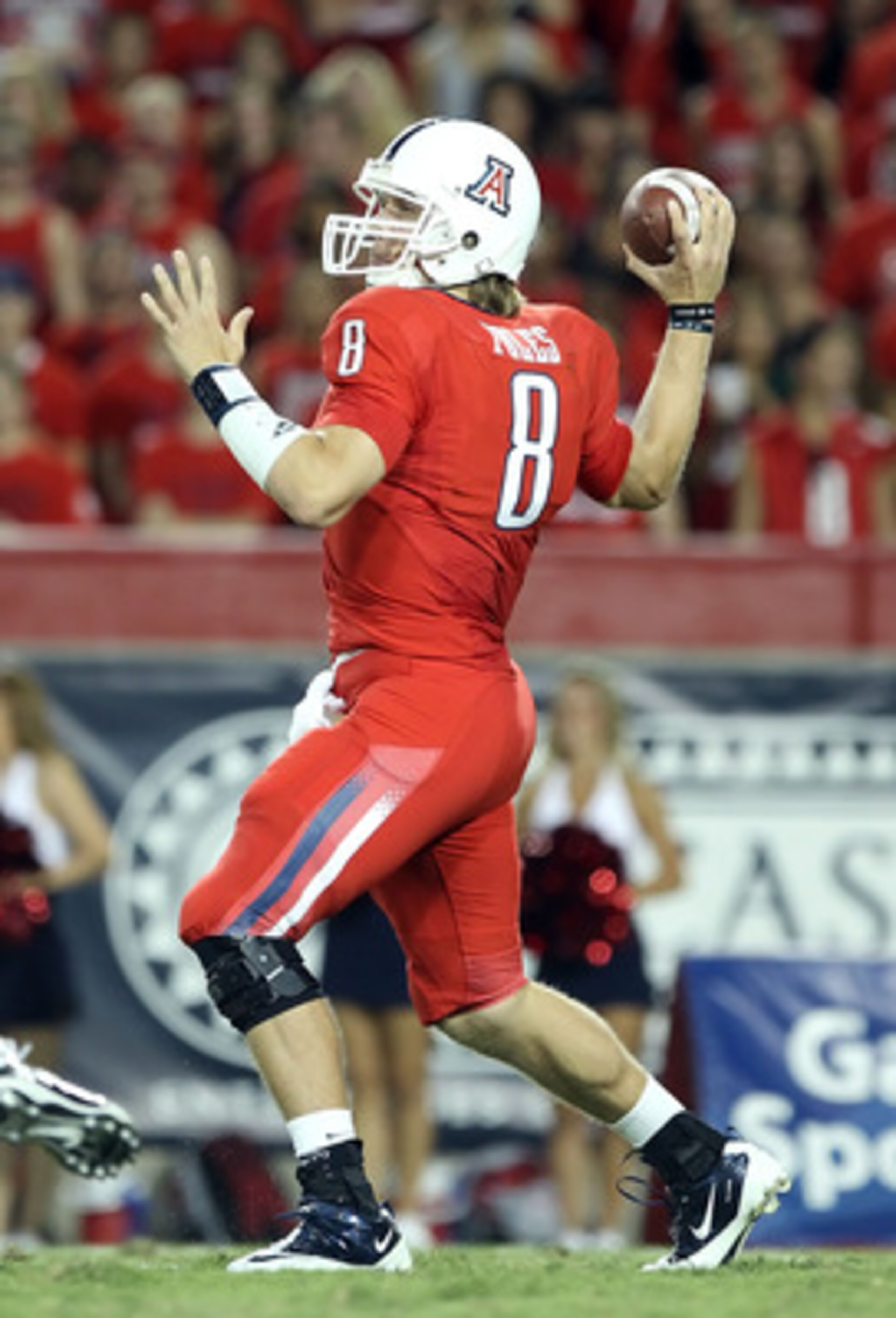 TUCSON, AZ - SEPTEMBER 18:  Quarterback Nick Foles #8 of the Arizona Wildcats drops back to pass during the college football game against the Iowa Hawkeyes at Arizona Stadium on September 18, 2010 in Tucson, Arizona.  (Photo by Christian Petersen/Getty Im