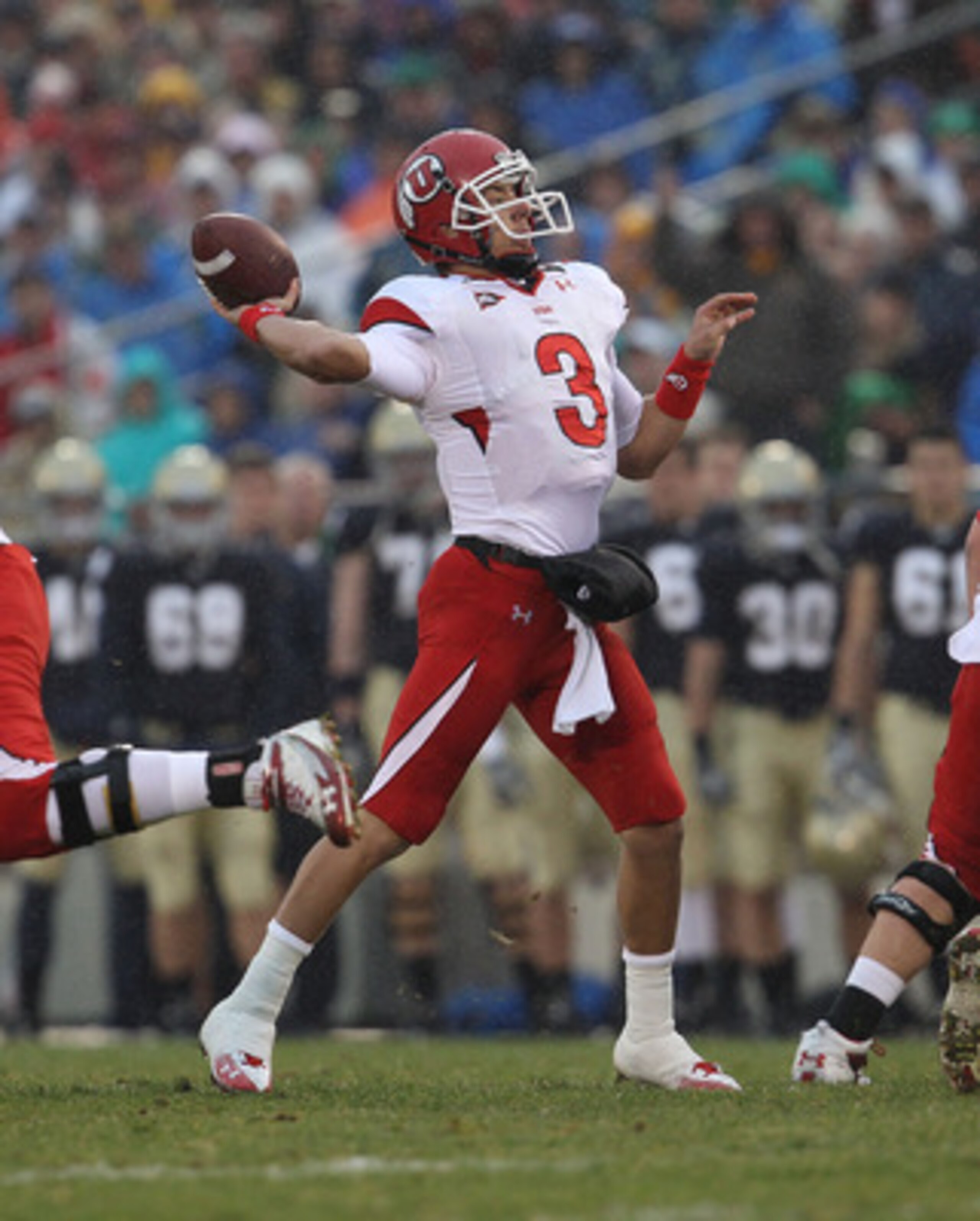 SOUTH BEND, IN - NOVEMBER 13: Jordan Wynn #3 of the Utah Utes throws a pass against the Notre Dame Fighting Irish at Notre Dame Stadium on November 13, 2010 in South Bend, Indiana. Notre Dame defeated Utah 28-3. (Photo by Jonathan Daniel/Getty Images)