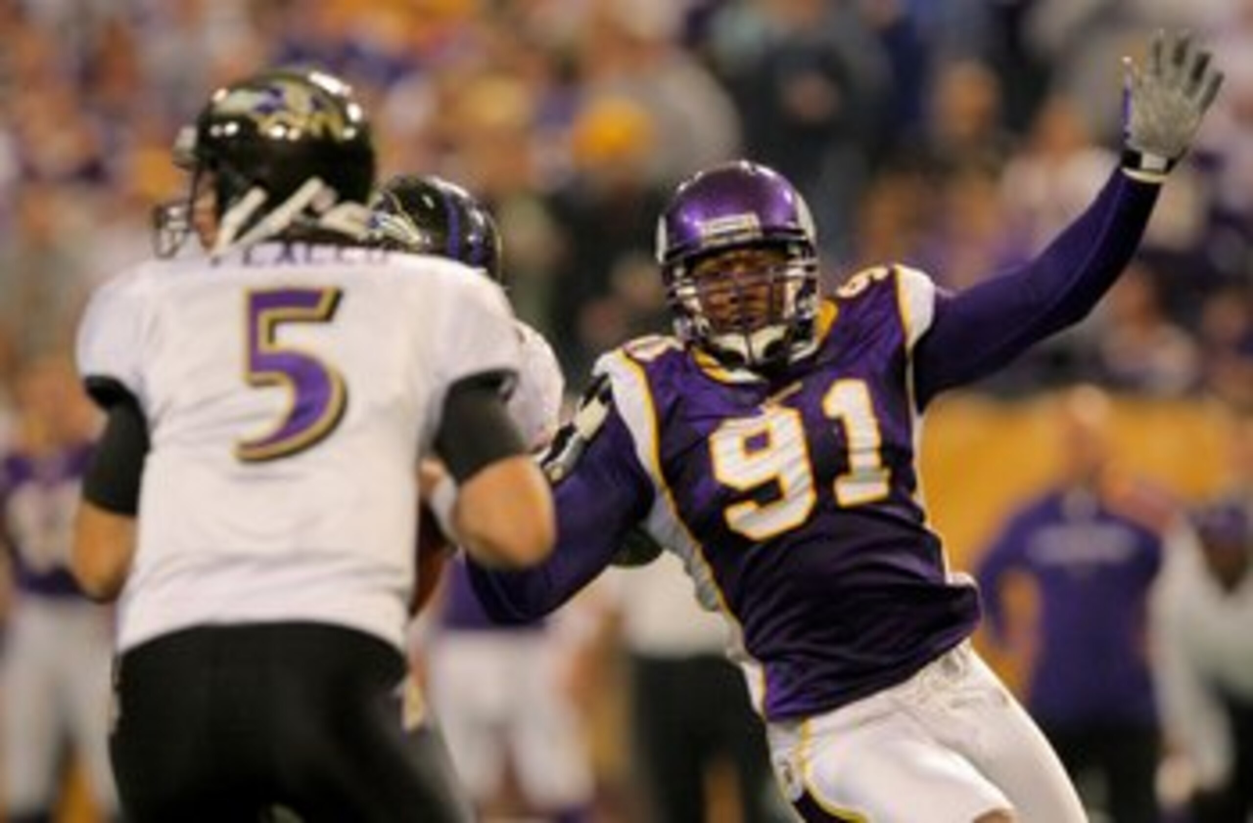 MINNEAPOLIS - OCTOBER 18:  Defensive end Ray Edwards #91 of the Minnesota Vikings rushes quarterback Joe Flacco #5 of the Baltimore Raven during NFL action at Hubert H. Humphrey Metrodome on October 18, 2009 in Minneapolis, Minnesota. The Vikings defeated