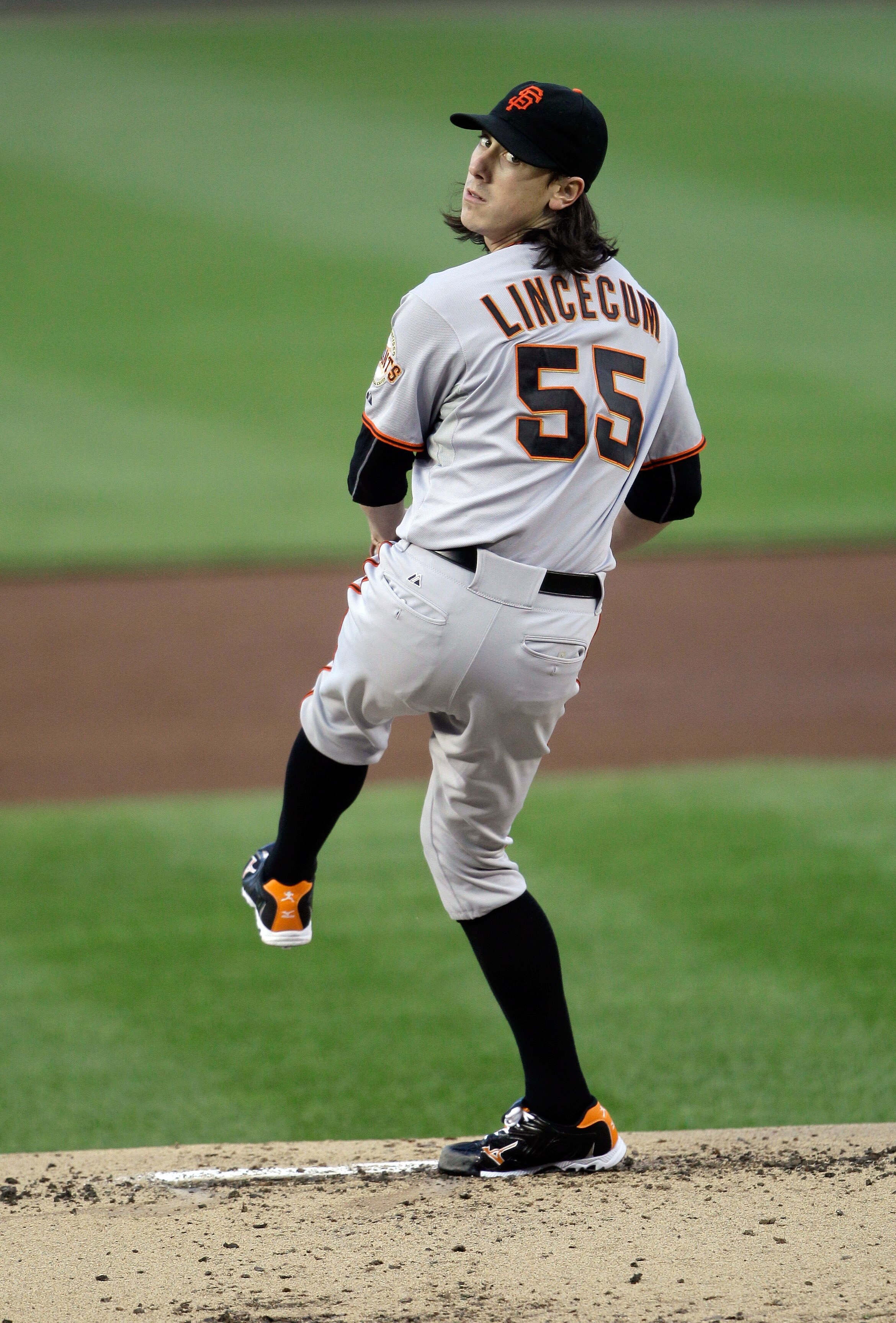 WASHINGTON, DC - APRIL 29:  Starting pitcher Tim Lincecum #55 of the San Francisco Giants delivers to a Washington Nationals batter at Nationals Park on April 29, 2011 in Washington, DC.  (Photo by Rob Carr/Getty Images)