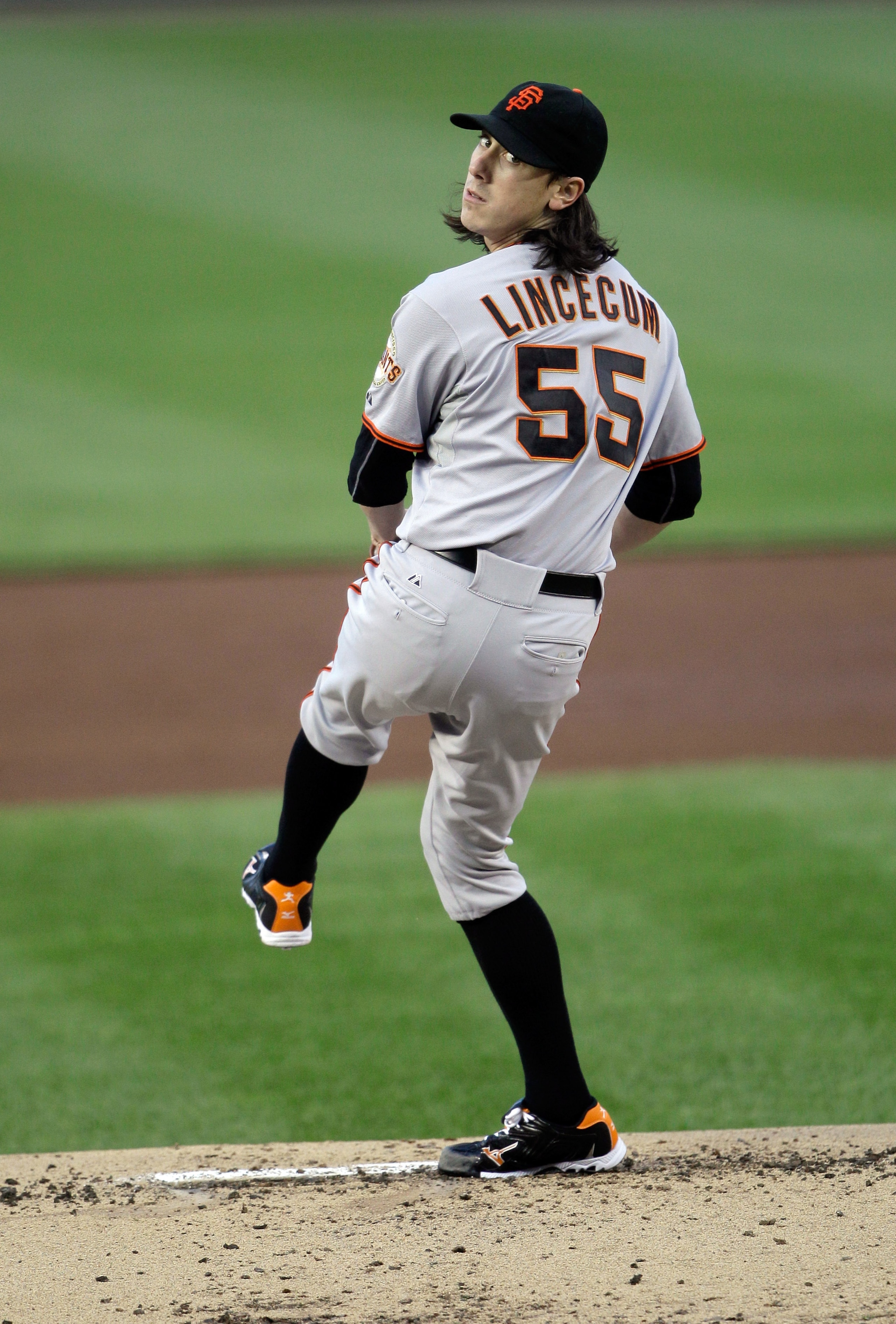 WASHINGTON, DC - APRIL 29:  Starting pitcher Tim Lincecum #55 of the San Francisco Giants delivers to a Washington Nationals batter at Nationals Park on April 29, 2011 in Washington, DC.  (Photo by Rob Carr/Getty Images)