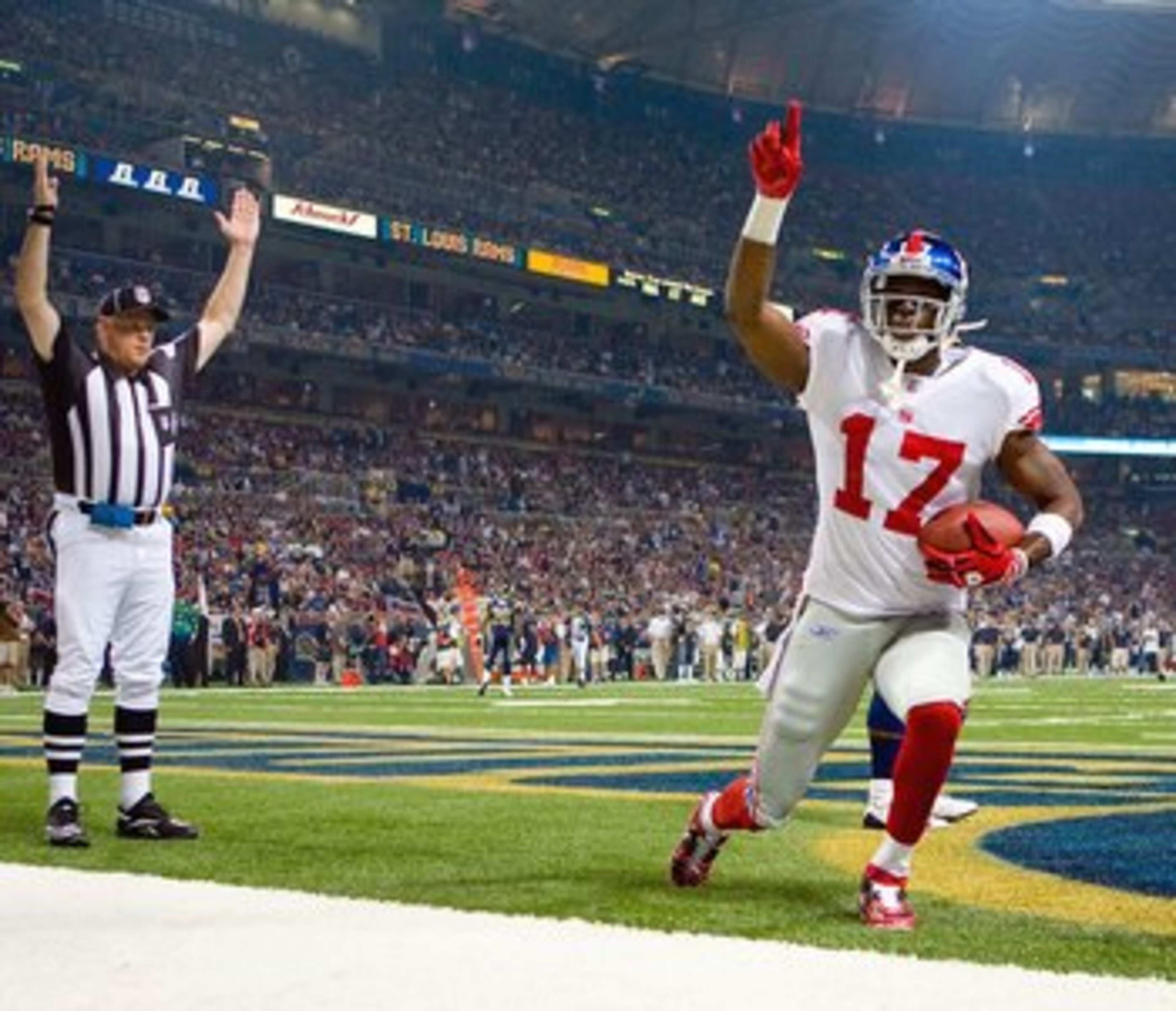 ST. LOUIS, MO - SEPTEMBER 14: Plaxico Buress #17 of the New York Giants celebrates a touchdown against the St. Louis Rams at the Edward Jones Dome on September 14, 2008 in St. Louis, Missouri. (Photo by Dilip Vishwanat/Getty Images)