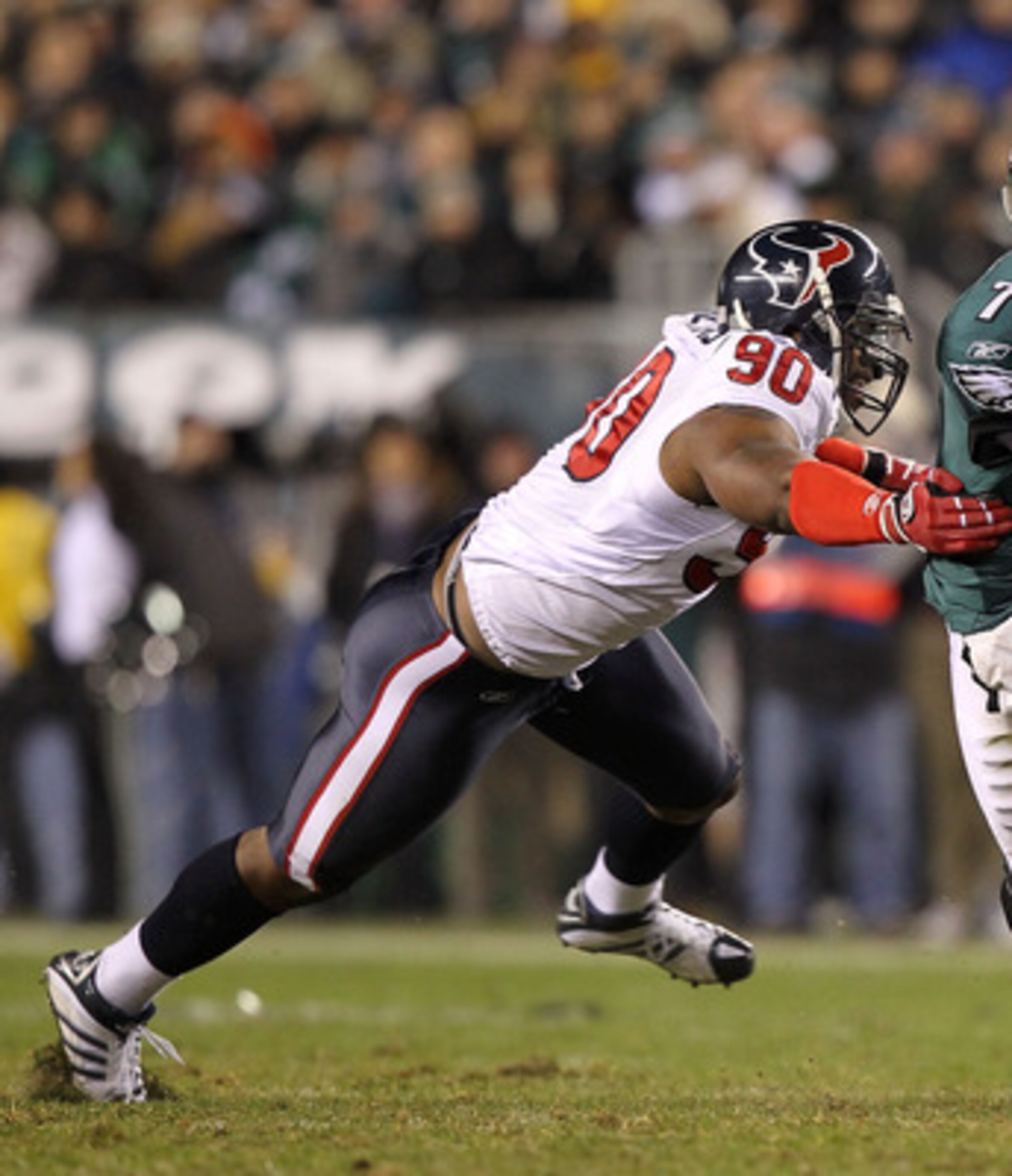 PHILADELPHIA, PA - DECEMBER 02:  Michael Vick #7 of the Philadelphia Eagles runs with the ball as he elludes the pass rush from Mario Williams #90 of the Houston Texans at Lincoln Financial Field on December 2, 2010 in Philadelphia, Pennsylvania.  (Photo 