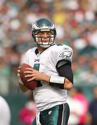 PHILADELPHIA - OCTOBER 17:  Kevin Kolb #4 of the Philadelphia Eagles passes against the Atlanta Falcons during their game at Lincoln Financial Field on October 17, 2010 in Philadelphia, Pennsylvania.  (Photo by Al Bello/Getty Images)