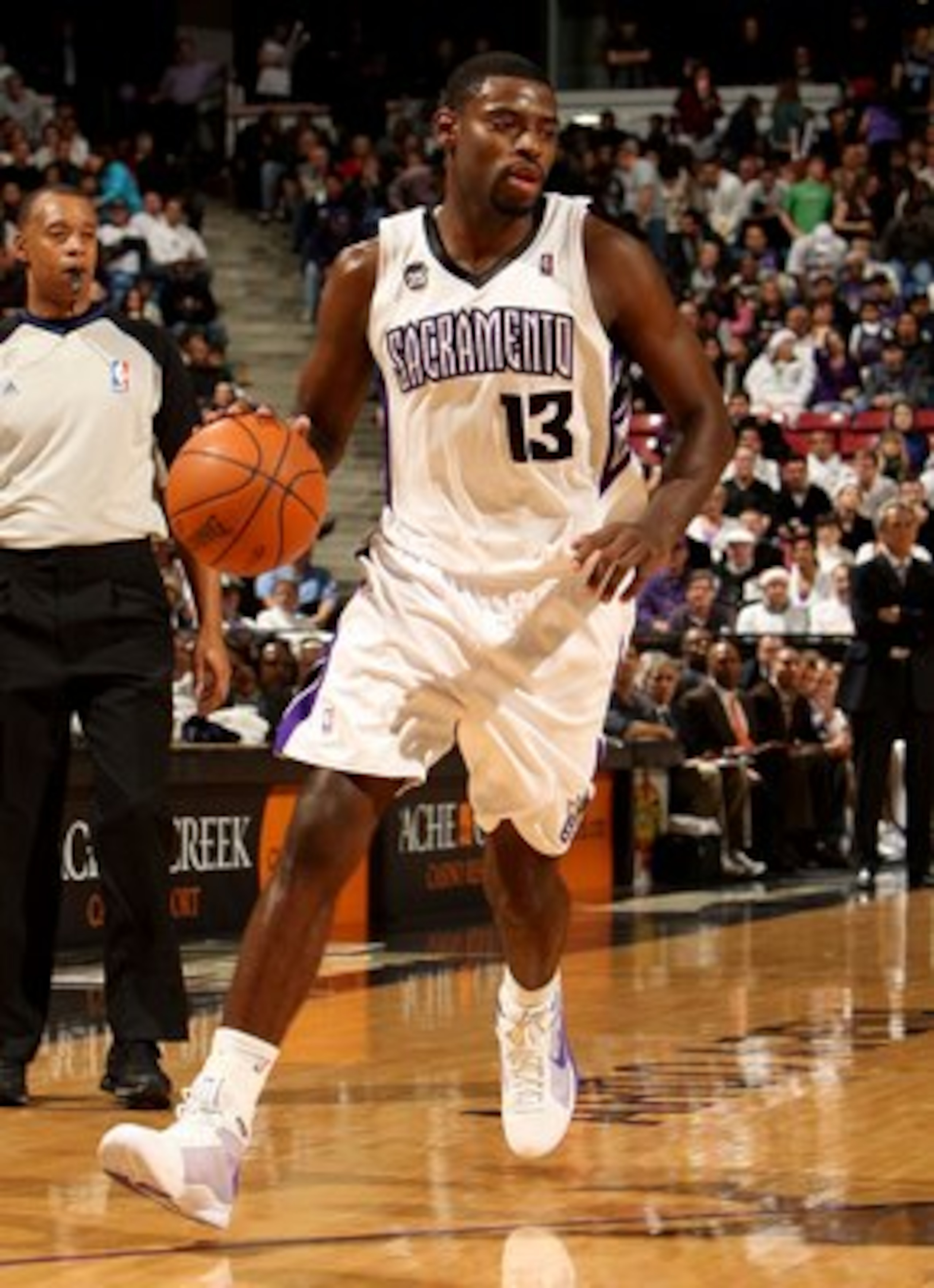 SACRAMENTO, CA - DECEMBER 23:  Tyreke Evans #13 of the Sacramento in action against the Cleveland Cavaliers during an NBA game at ARCO Arena on December 23, 2009 in Sacramento, California.  NOTE TO USER: User expressly acknowledges and agrees that, by dow