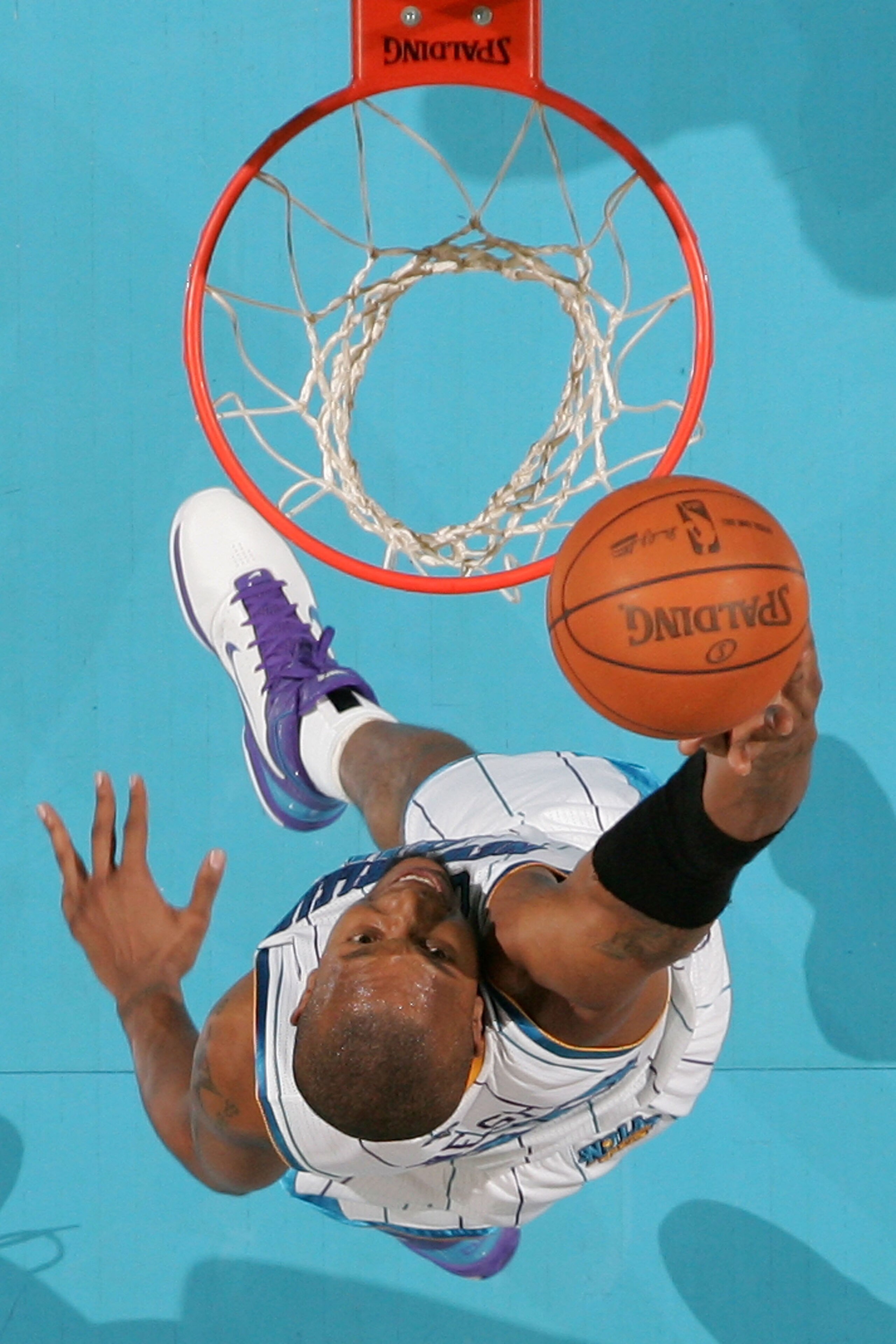 NEW ORLEANS - NOVEMBER 17:  David West #30 of the New Orleans Hornets dunks the ball during the game against the Dallas Mavericks at the New Orleans Arena on November 17, 2010 in New Orleans, Louisiana.  NOTE TO USER: User expressly acknowledges and agree