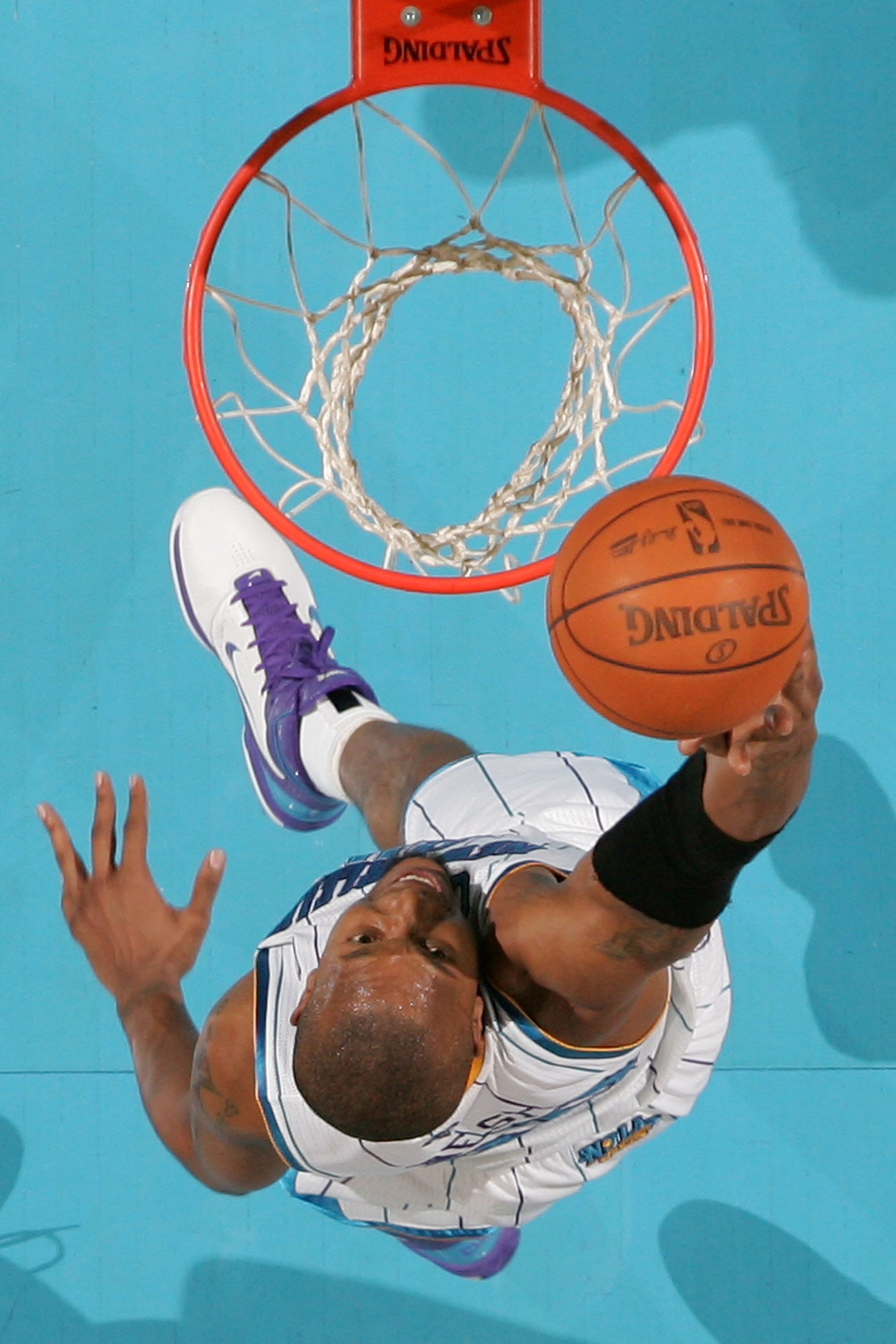 NEW ORLEANS - NOVEMBER 17:  David West #30 of the New Orleans Hornets dunks the ball during the game against the Dallas Mavericks at the New Orleans Arena on November 17, 2010 in New Orleans, Louisiana.  NOTE TO USER: User expressly acknowledges and agree