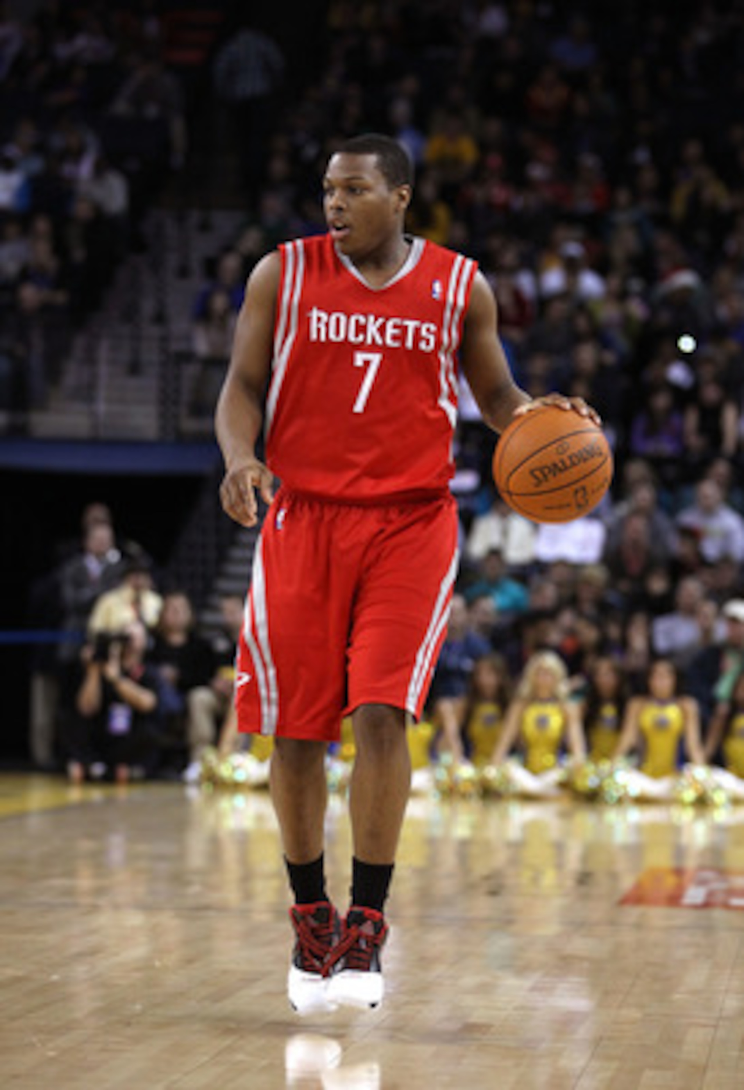 OAKLAND, CA - DECEMBER 20:  Kyle Lowry #7 of the Houston Rockets in action against the Golden State Warriors at Oracle Arena on December 20, 2010 in Oakland, California. NOTE TO USER: User expressly acknowledges and agrees that, by downloading and or usin