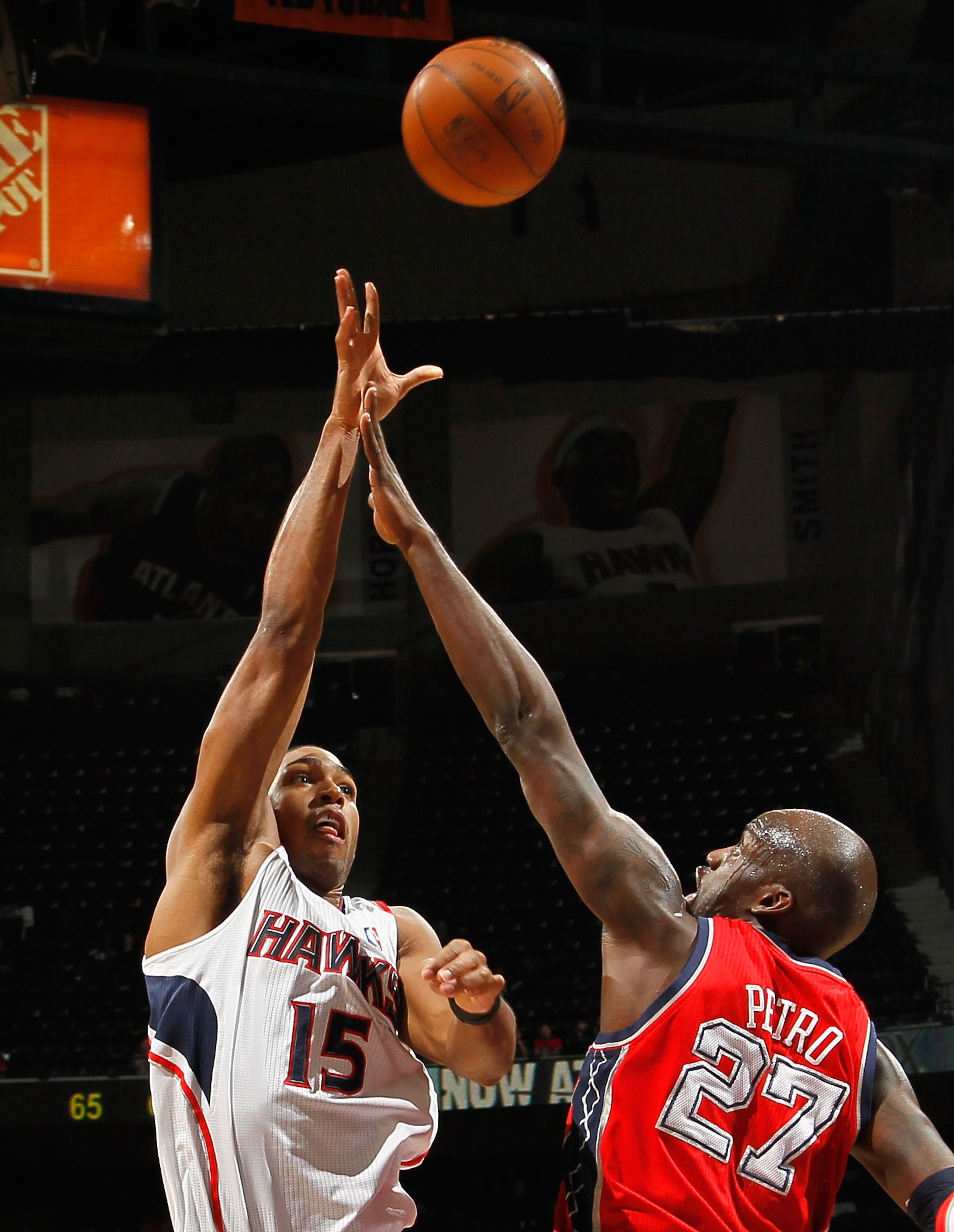 ATLANTA, GA - DECEMBER 07:  Al Horford #15 of the Atlanta Hawks shoots over Johan Petro #27 of the New Jersey Nets at Philips Arena on December 7, 2010 in Atlanta, Georgia.  NOTE TO USER: User expressly acknowledges and agrees that, by downloading and/or