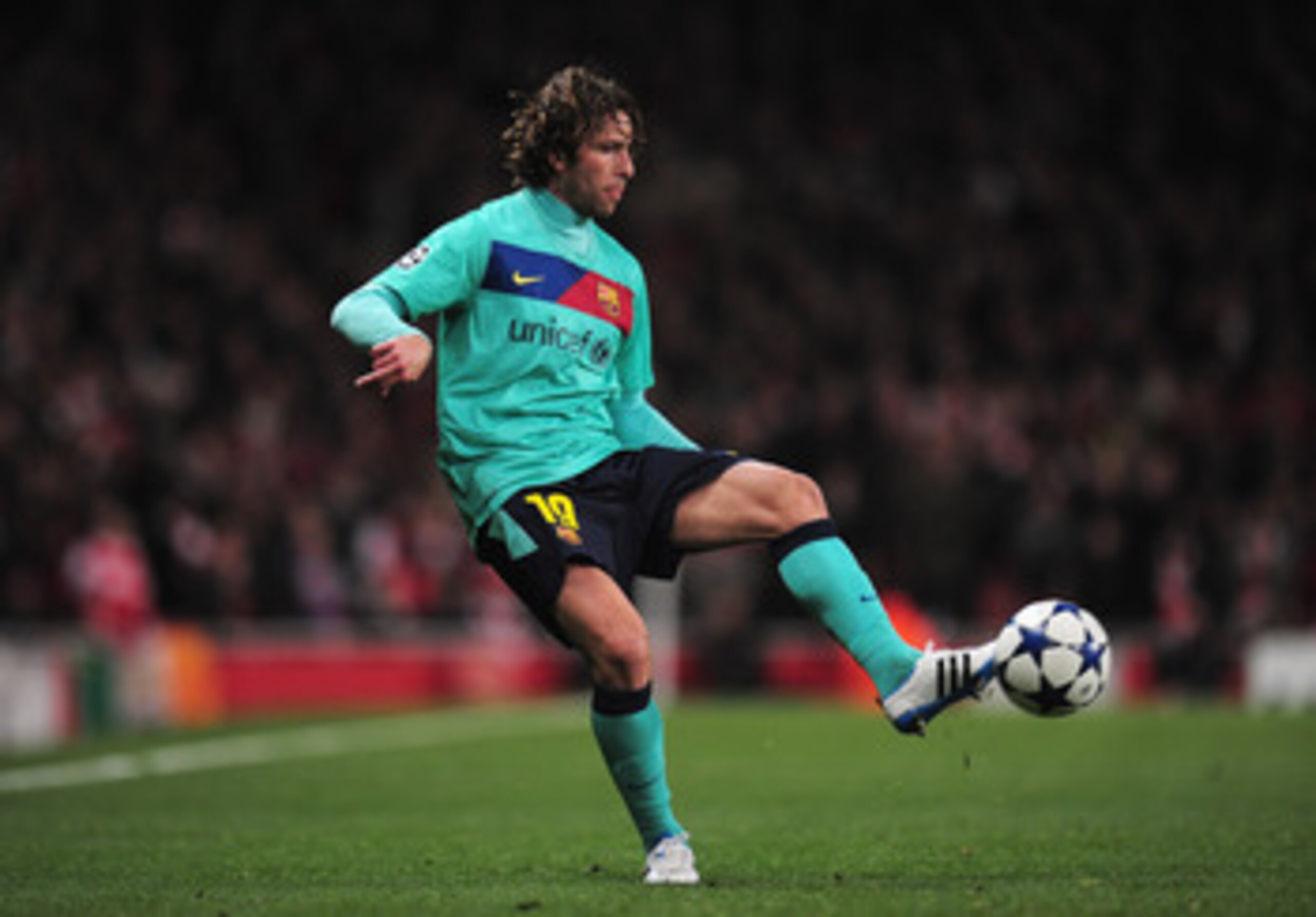 LONDON, ENGLAND - FEBRUARY 16: Maxwell of Barcelona in action during the UEFA Champions League round of 16 first leg match between Arsenal and Barcelona at the Emirates Stadium on February 16, 2011 in London, England.  (Photo by Shaun Botterill/Getty Imag