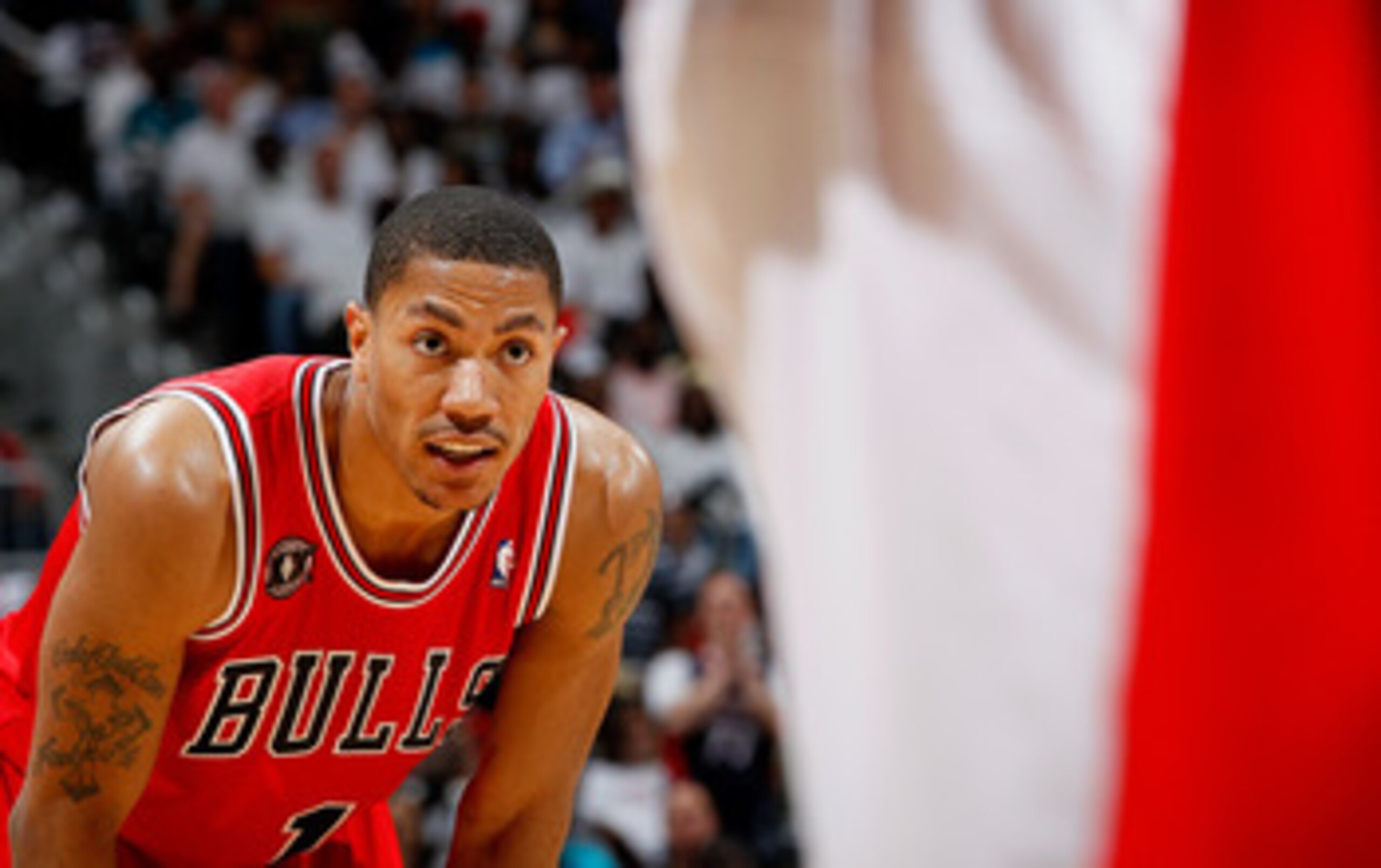 ATLANTA, GA - MAY 08:  Derrick Rose #1 of the Chicago Bulls waits during a free throw by the Atlanta Hawks in Game Four of the Eastern Conference Semifinals in the 2011 NBA Playoffs at Phillips Arena on May 8, 2011 in Atlanta, Georgia.  NOTE TO USER: User